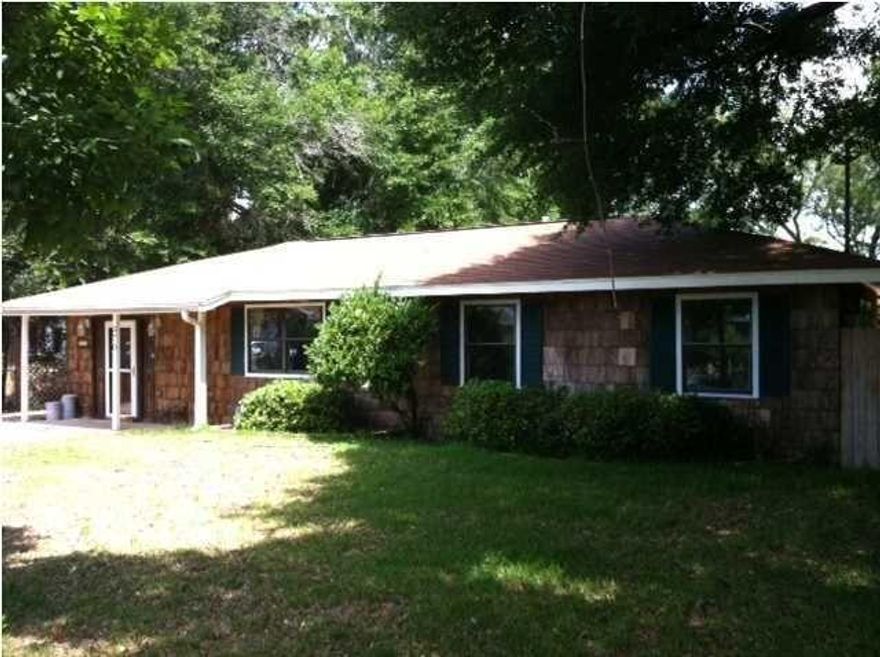 Contractor / Investor Special!!! Recently appraised at $238,000. Roof 2005 - roof may need to be replaced per last inspection. AC unit and pool liner both replaced with the last 4 years. Pool pump is 5 years old. Great ranch style home located on a 1/4 acre ready for a new owner to renovate. Huge lot with oversized family style pool. Property to be sold AS IS! Location Location Location. Pictures are from previous MLS. Listing agent has never been to property personally.