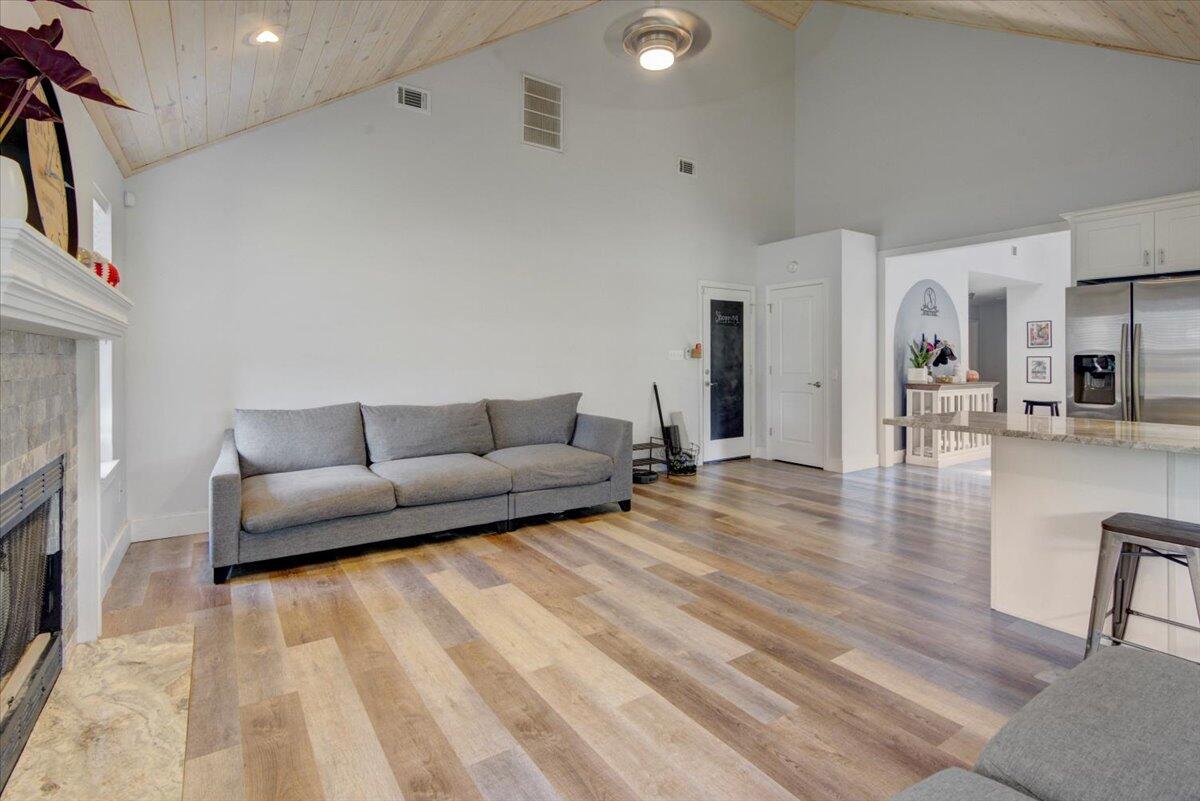 CASTELAR - Residential