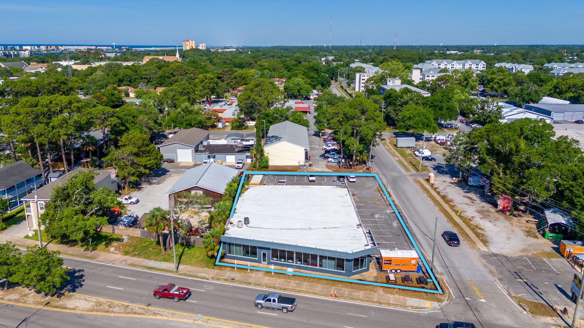 **DOWNTOWN AREA** Unique Corner Parcel with vintage Freestanding Retail Site spanning .44 acres over two platted lots and comprising 8,238 SF heated and cooled or 9,198 SF under roof complete with a Roll-Up Door, Sliding Gate with Covered and Fenced Storage, and Double Threshold entry into the rear area of the space for easy loading and unloading. Site is within 700ft of 2023 AADT of 36,500, and has a directly adjacent AADT which has grown by 15% over last 3 years. Structural features include *Newer* Windows & Complete Roof, High Ceilings, three total Restrooms, Office Space (inclusive of a private restroom), Designated Parking for 20. Mechanically equipped with a wet Fire Suppression System.