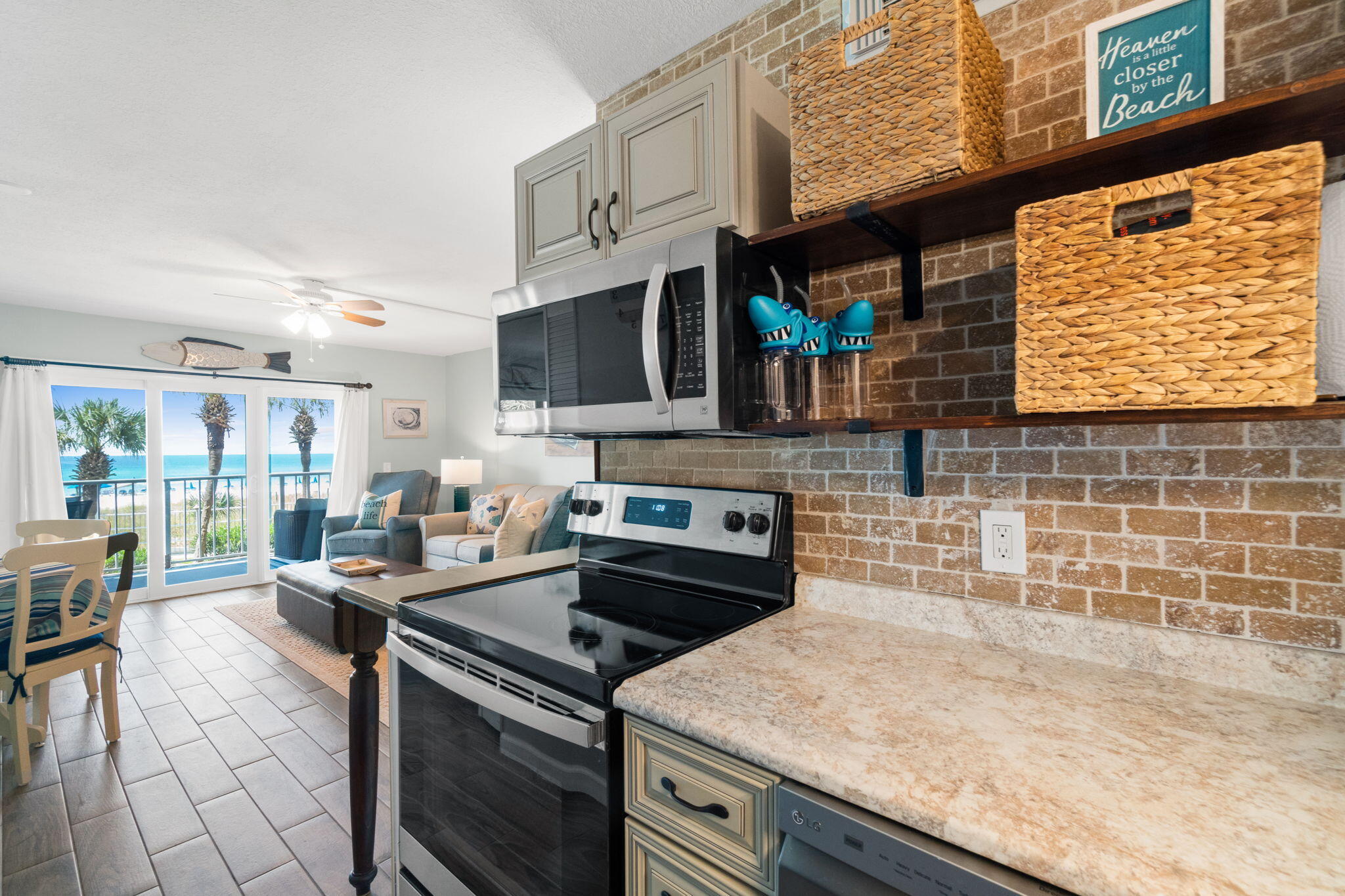 SUMMIT CONDOMINIUM, THE - Residential