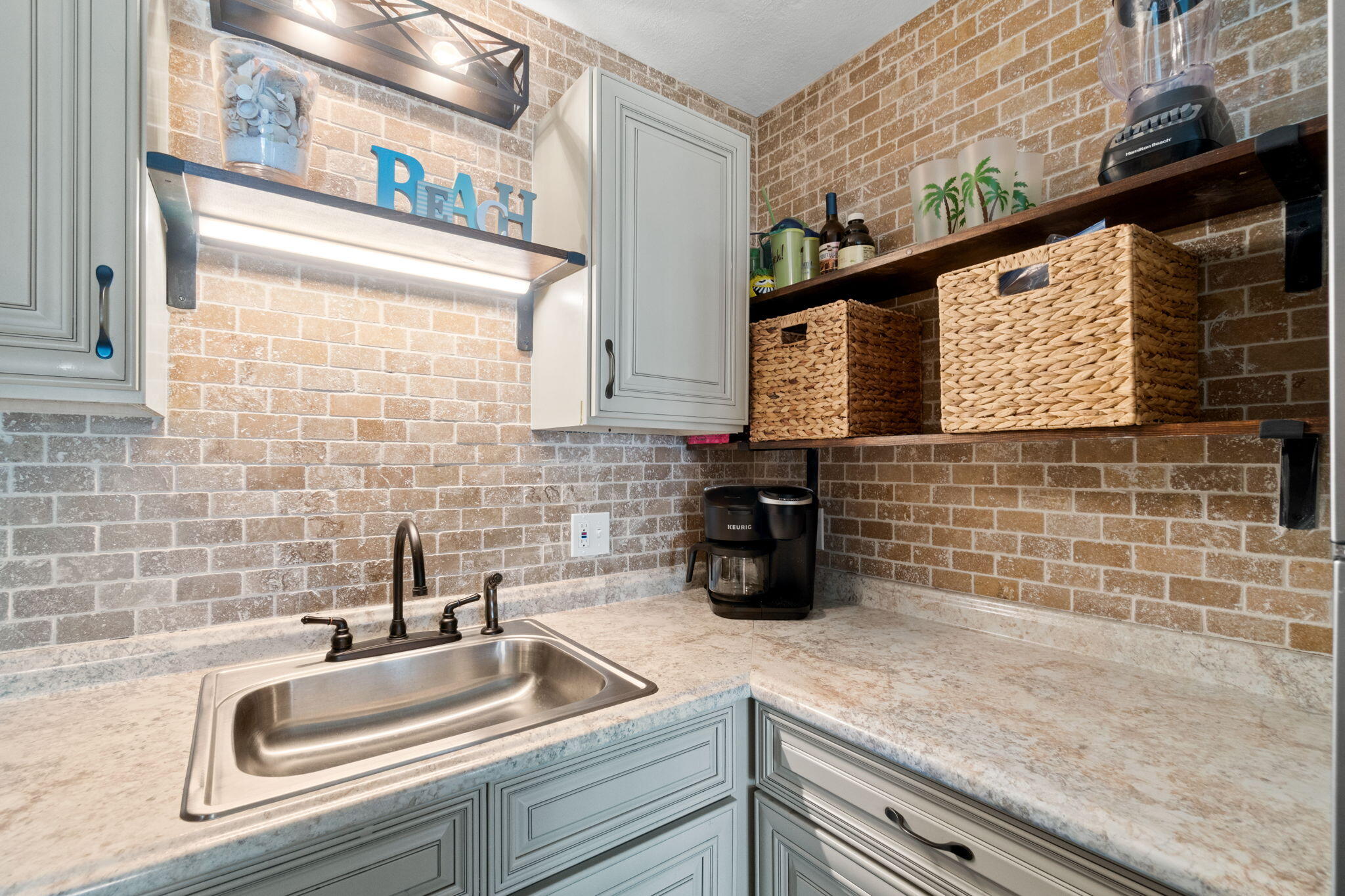 SUMMIT CONDOMINIUM, THE - Residential