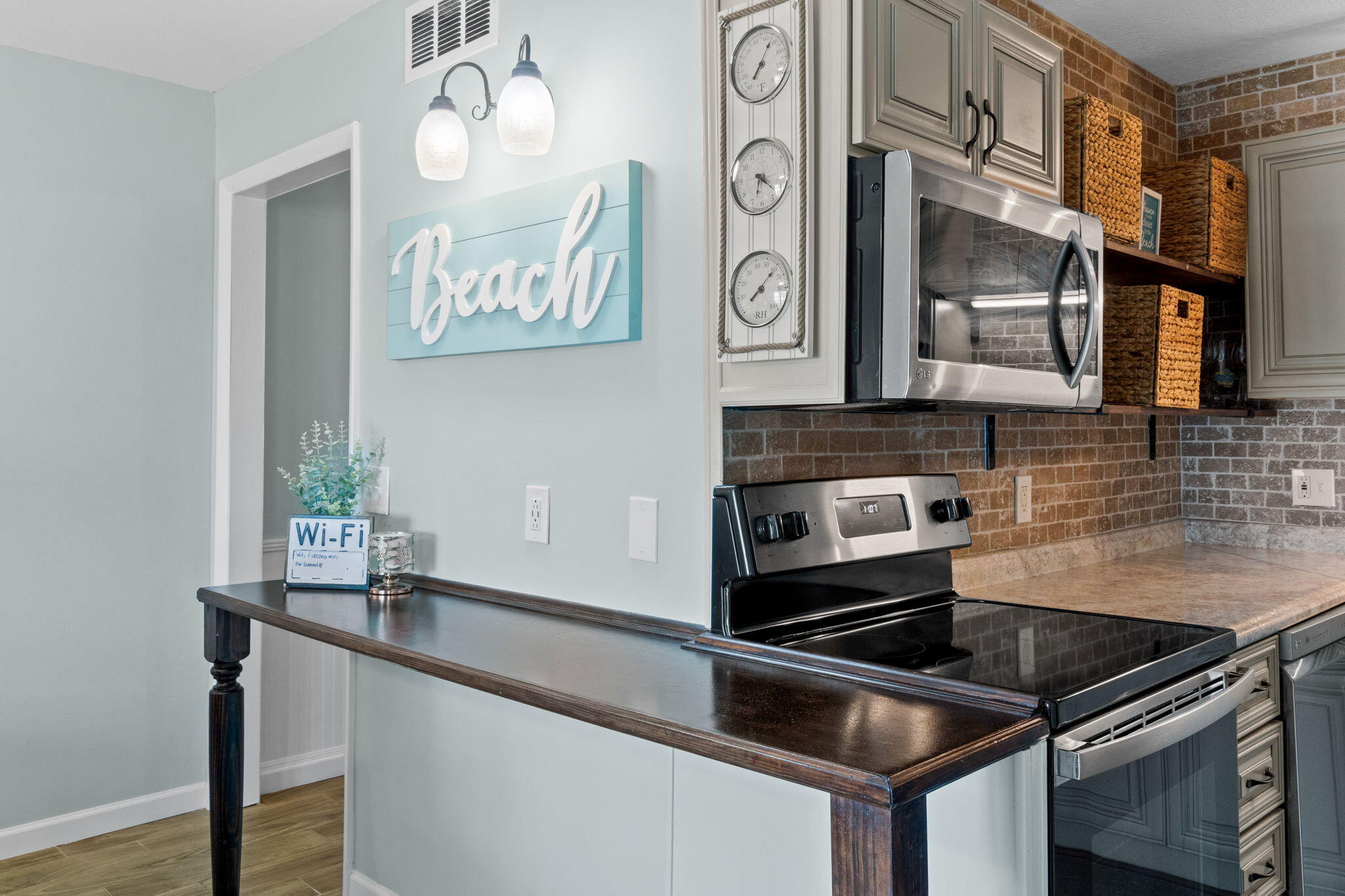 SUMMIT CONDOMINIUM, THE - Residential