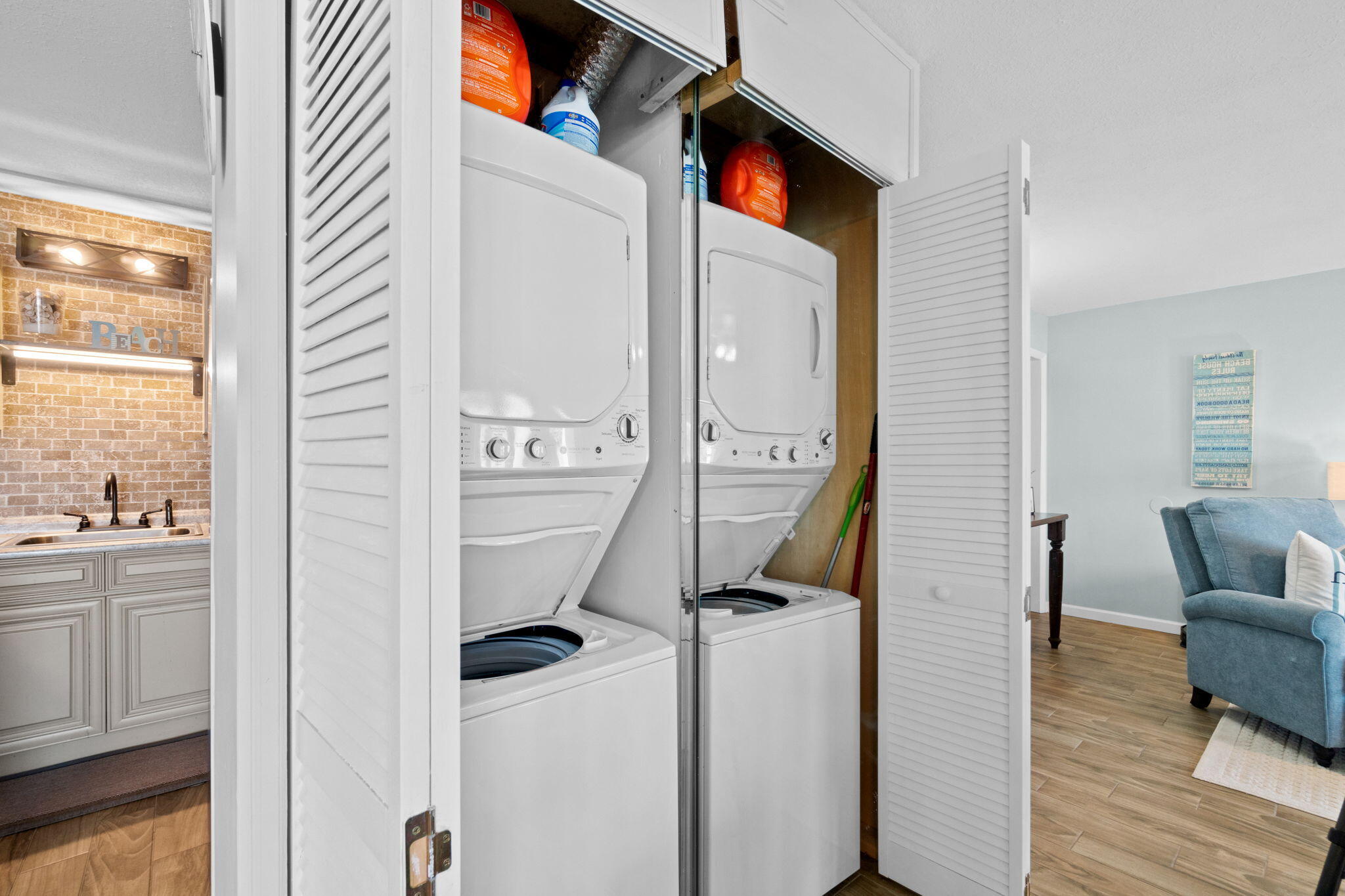 SUMMIT CONDOMINIUM, THE - Residential