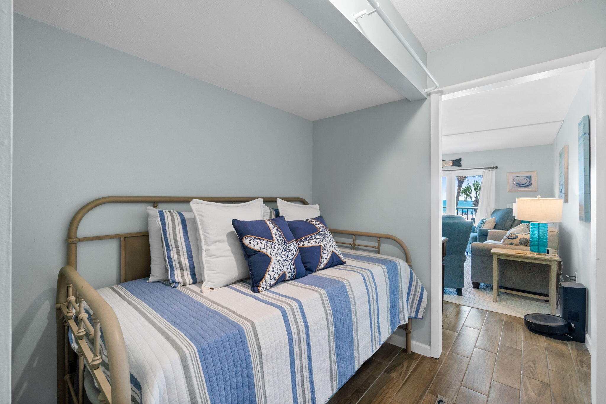 SUMMIT CONDOMINIUM, THE - Residential