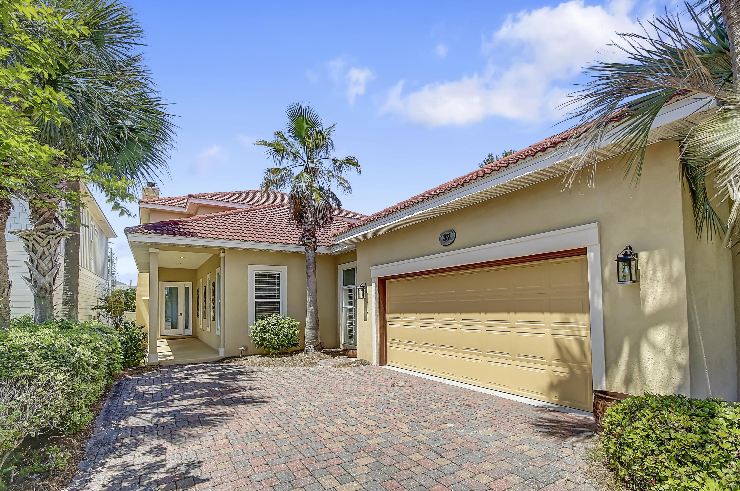 EMERALD WATERS VILLAGE - Residential