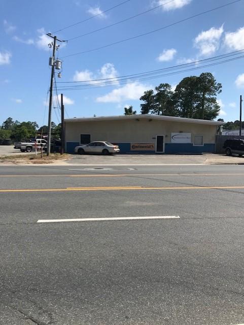2 parcels - 309 and 305 Green Acres Rd. 10,500 sf warehouse facility. Fantastic high traffic location. Neighboring businesses include Magnolia Medical Clinic and Renaulus Kidney Care.
