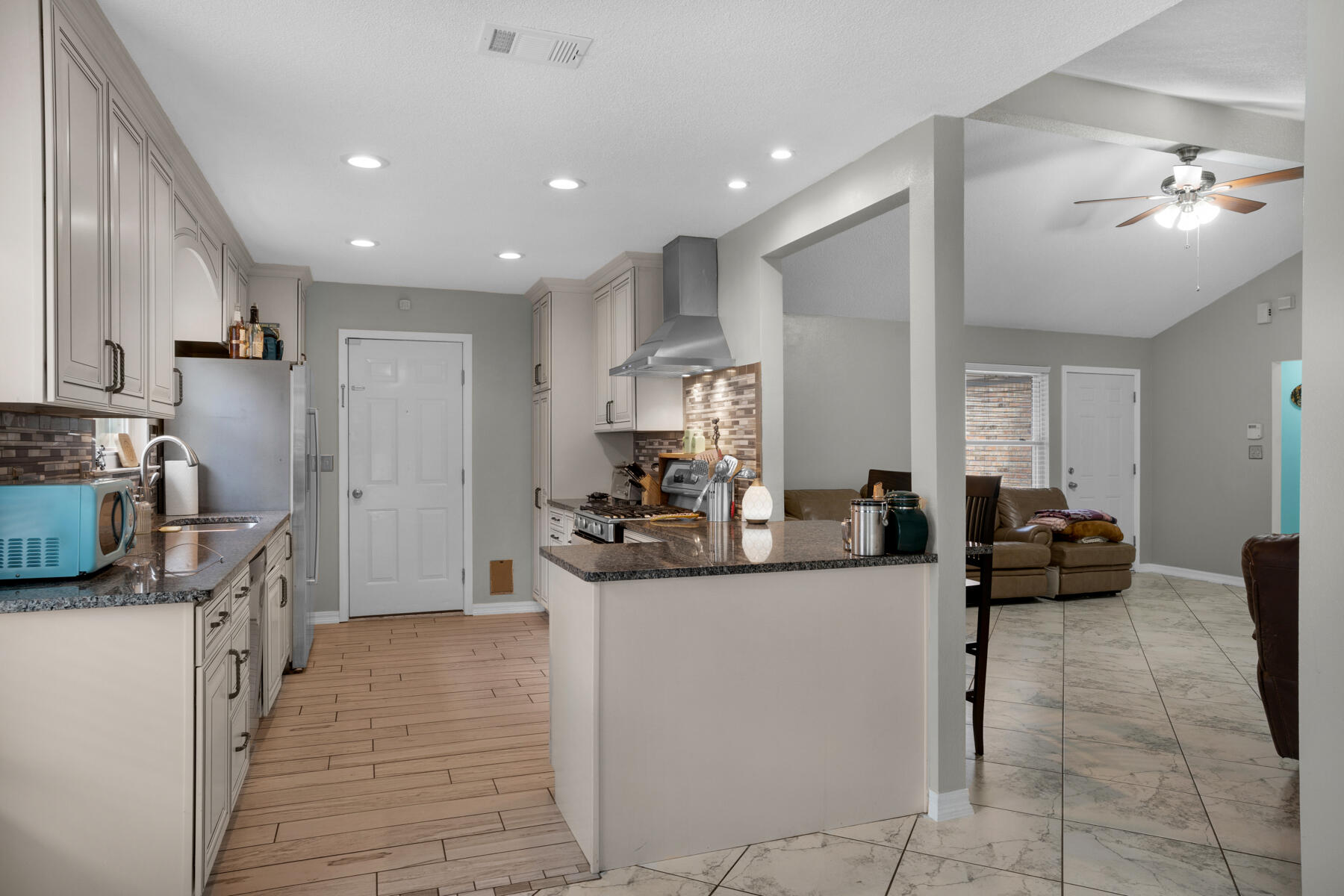 SUNSET STRIP - Residential Lease