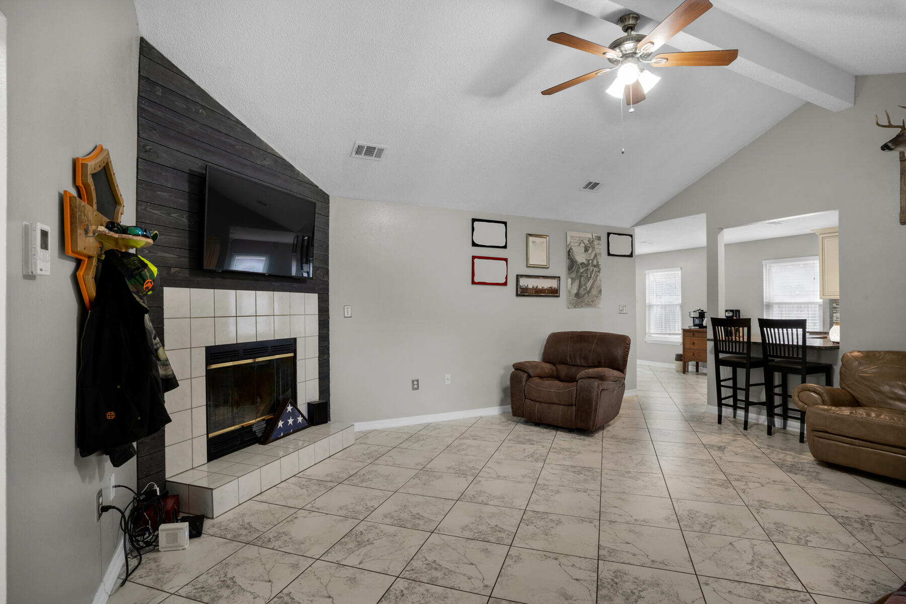 SUNSET STRIP - Residential Lease