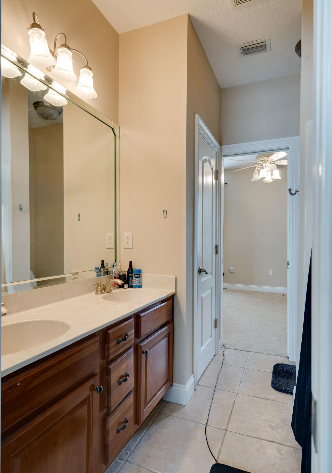 CHARDONNAY ESTATES - Residential