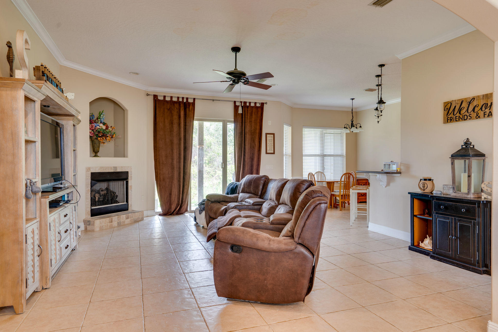 CHARDONNAY ESTATES - Residential