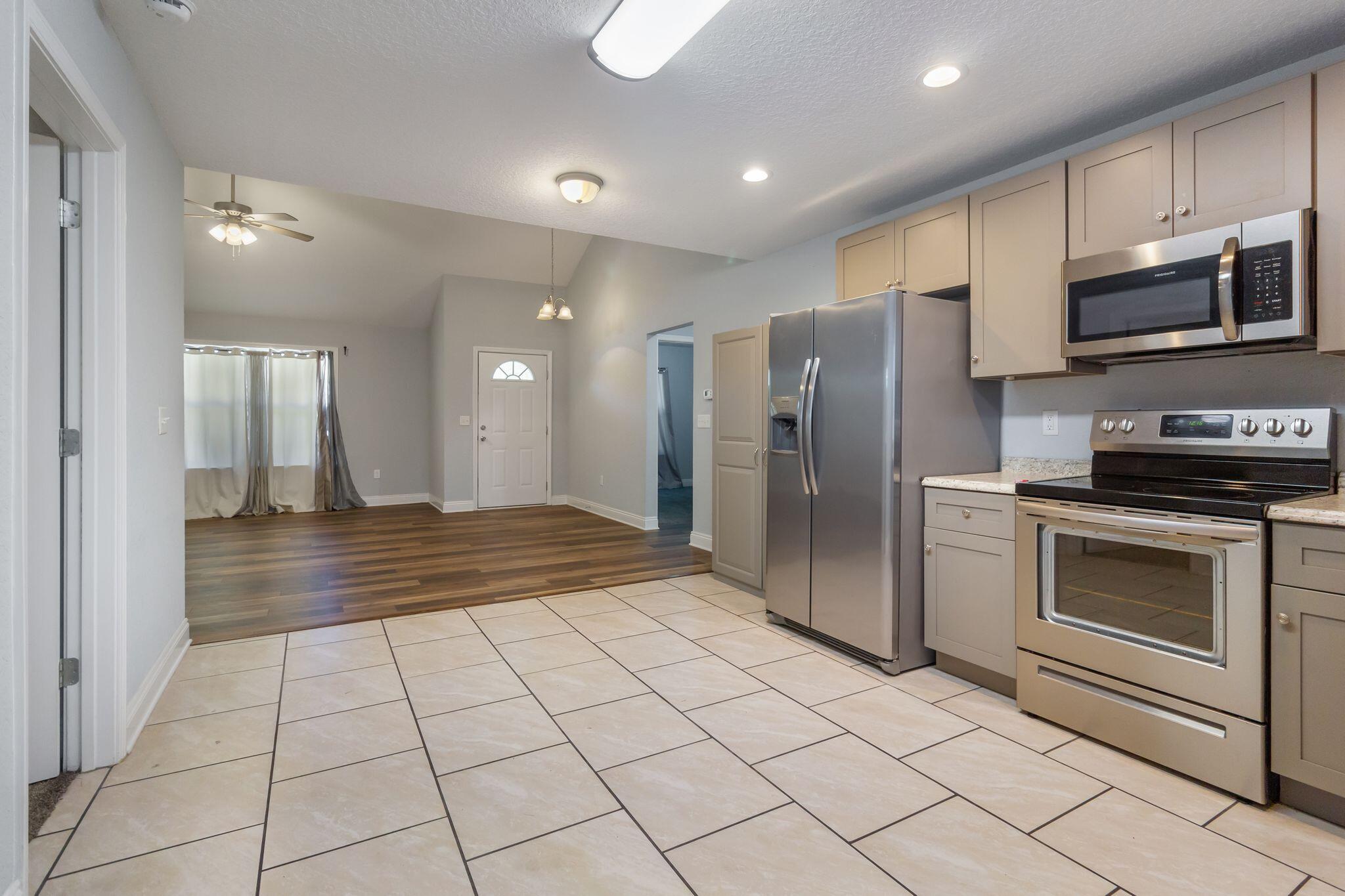 TRAILWOOD ESTATES - Residential Lease