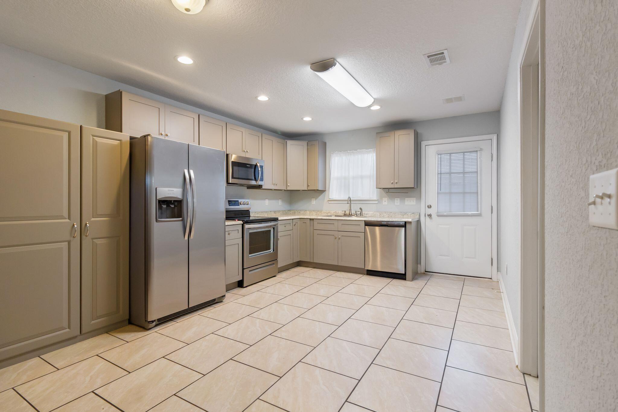 TRAILWOOD ESTATES - Residential Lease