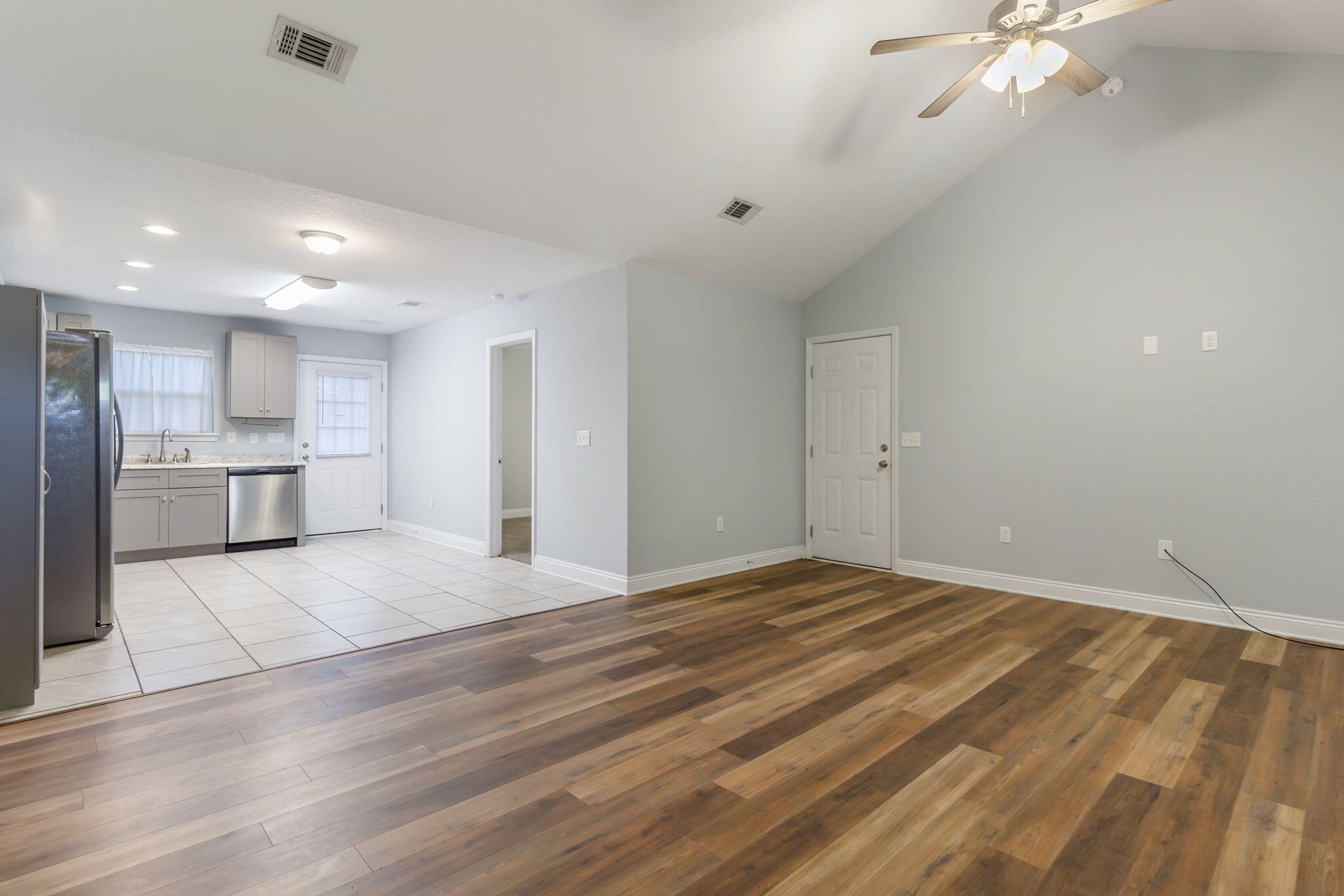 TRAILWOOD ESTATES - Residential Lease