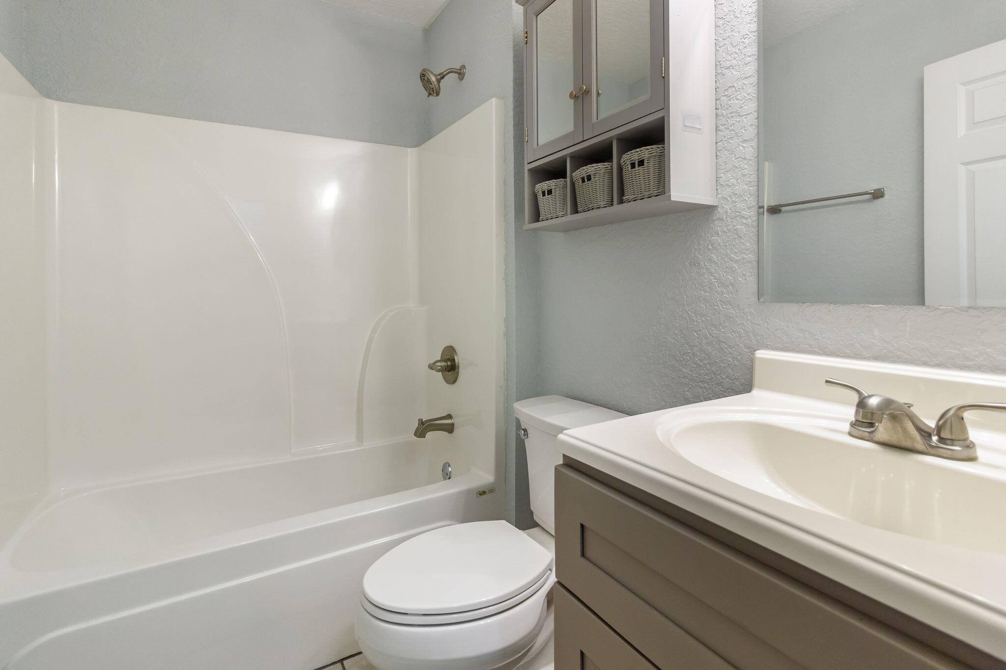TRAILWOOD ESTATES - Residential Lease