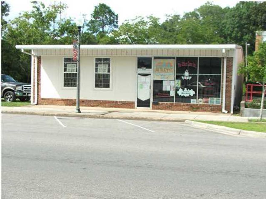 This 40x60 metal building is in great shape and currently used a a Gym. Just add a few walls and you have your office or retail spot! Their is roll up door in the back that could be used for large inventory or automotive applications.Large lot for private parking or room to grow although this is in the downtown parking area!