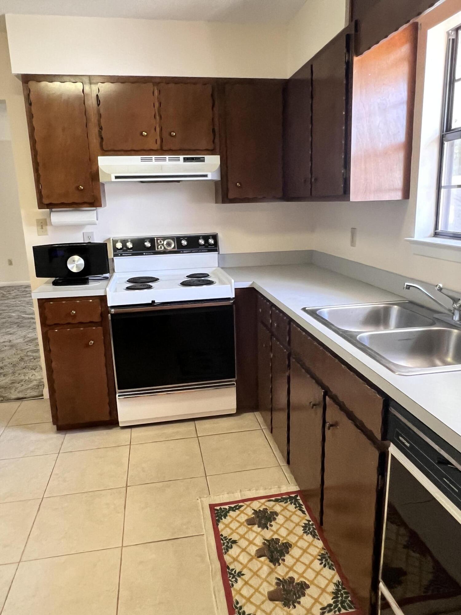 Foxwood  Estates 1 - Residential Lease