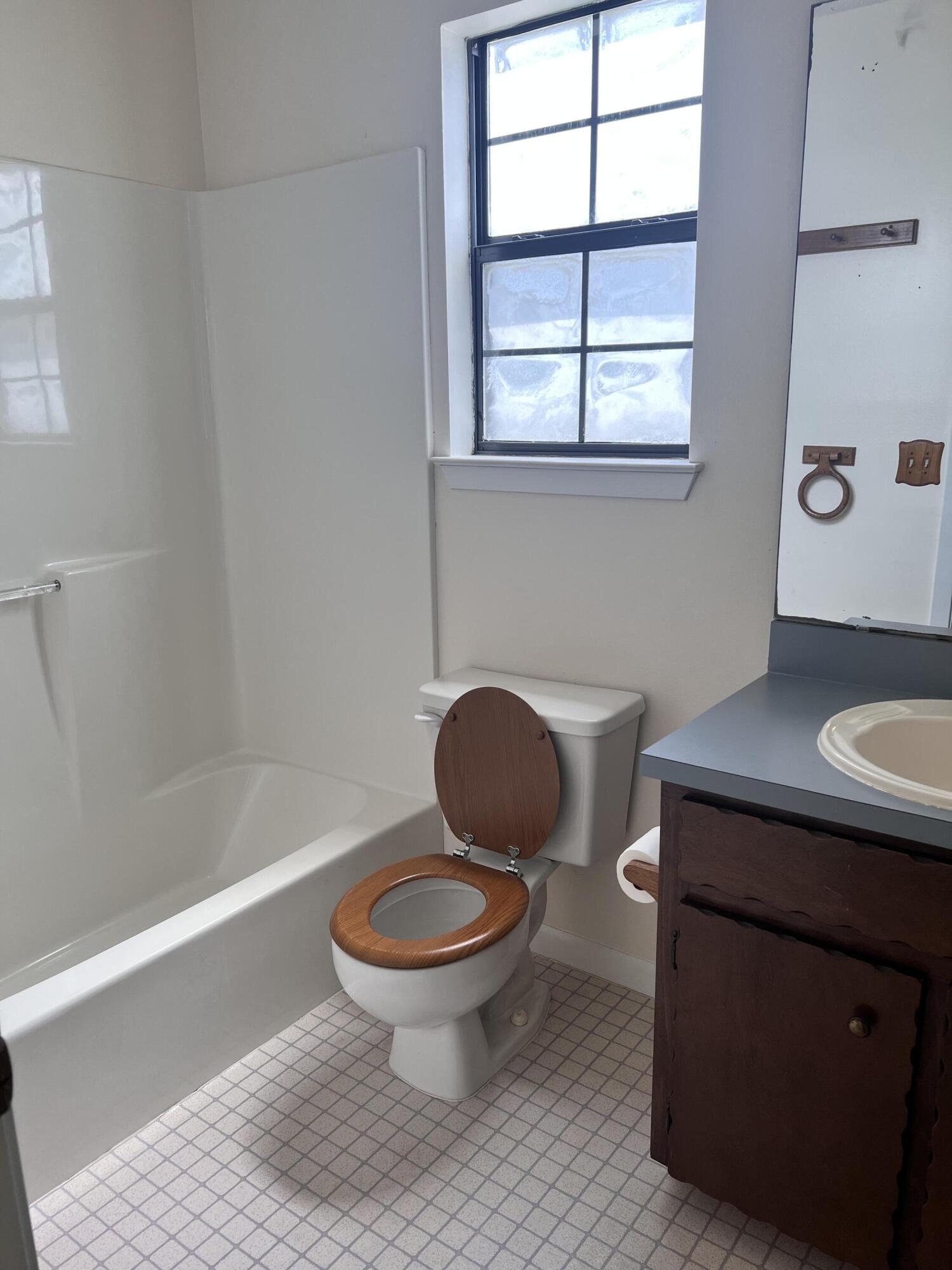 Foxwood  Estates 1 - Residential Lease