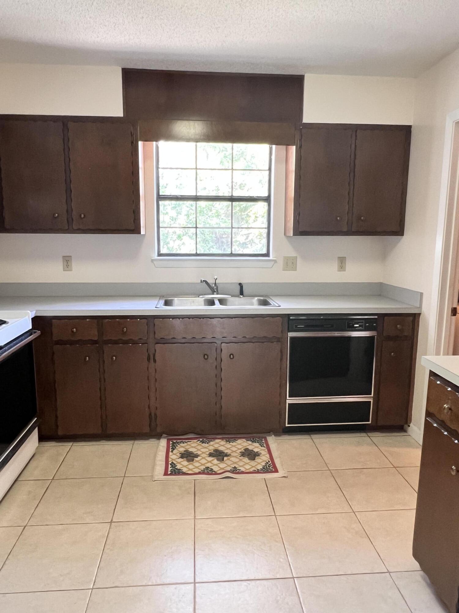 Foxwood  Estates 1 - Residential Lease