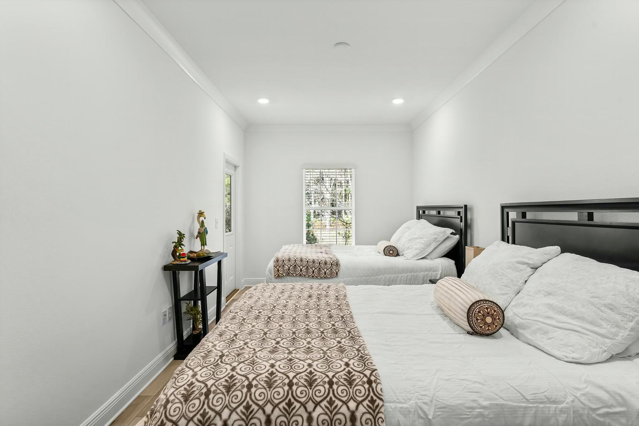 KARA LAKE TOWNHOMES - Residential