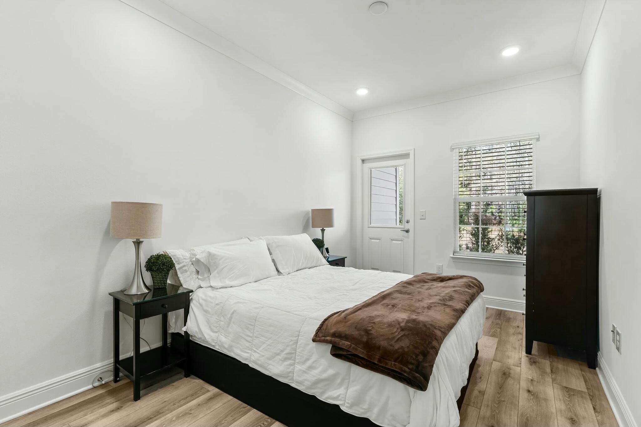 KARA LAKE TOWNHOMES - Residential