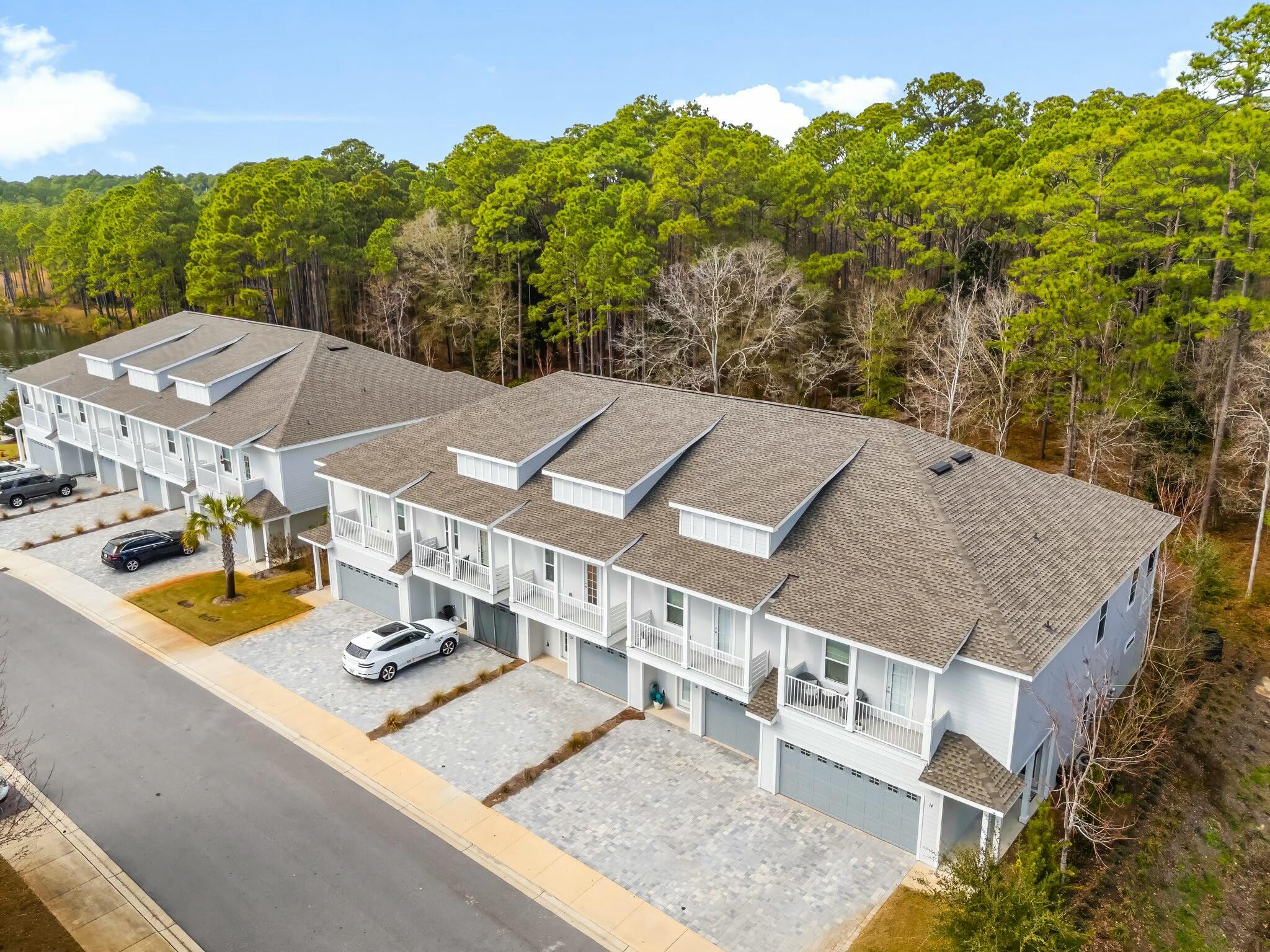 KARA LAKE TOWNHOMES - Residential