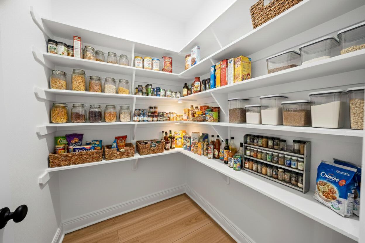 YOUNG OAKS - Residential