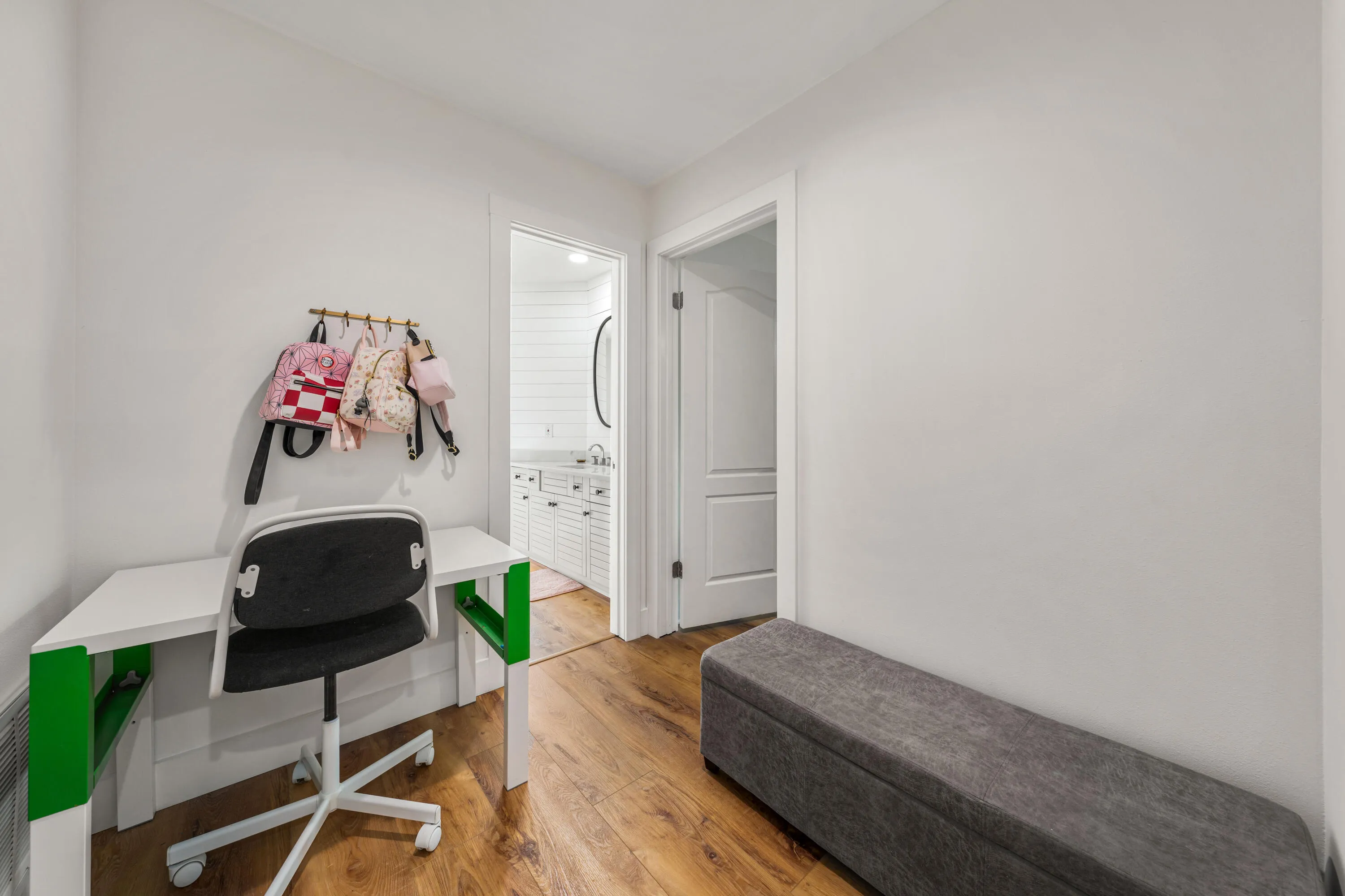 Navarre, Florida 32566, United States, 4 Bedrooms Bedrooms, ,3 BathroomsBathrooms,Residential,Pending,18457