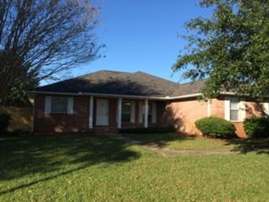 This lovely 4BR home has new carpet and the tile grout has been dyed to be updated in color. Newly painted interior, new front lawn sod, new satin finish ceiling fans, light fixtures, towel bars, knobs and handles. Freshly painted floor in garage, new privacy fence and gates around a huge back yard. New kitchen sink, new dishwasher, newer stove/oven smooth top. Some new miniblinds, freshly painted front door. AND NOW...new granite kitchen counter tops and area between the kitchen and the living room has been opened. Split bedroom plan. Garden tub and shower in Master bath, double vanity walk in closet. Cathedral ceilings, Kitchen and baths oak cabinets. Stunning formal dining room with columns. Lawn pump and sprinkler system. All fresh and ready to go! Buyer to verify all data/dimensions.