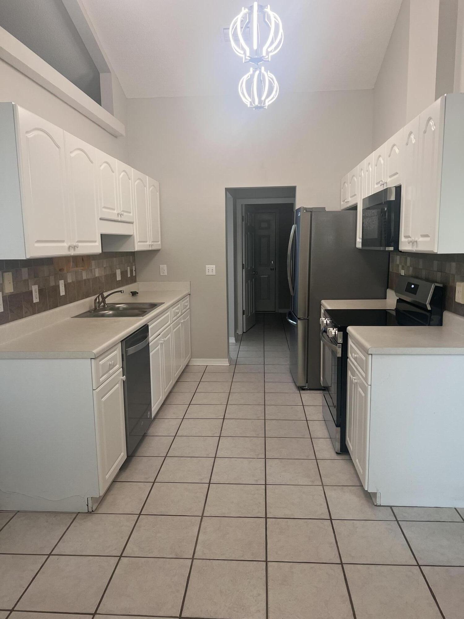 STEEPLECHASE PH 3 - Residential Lease