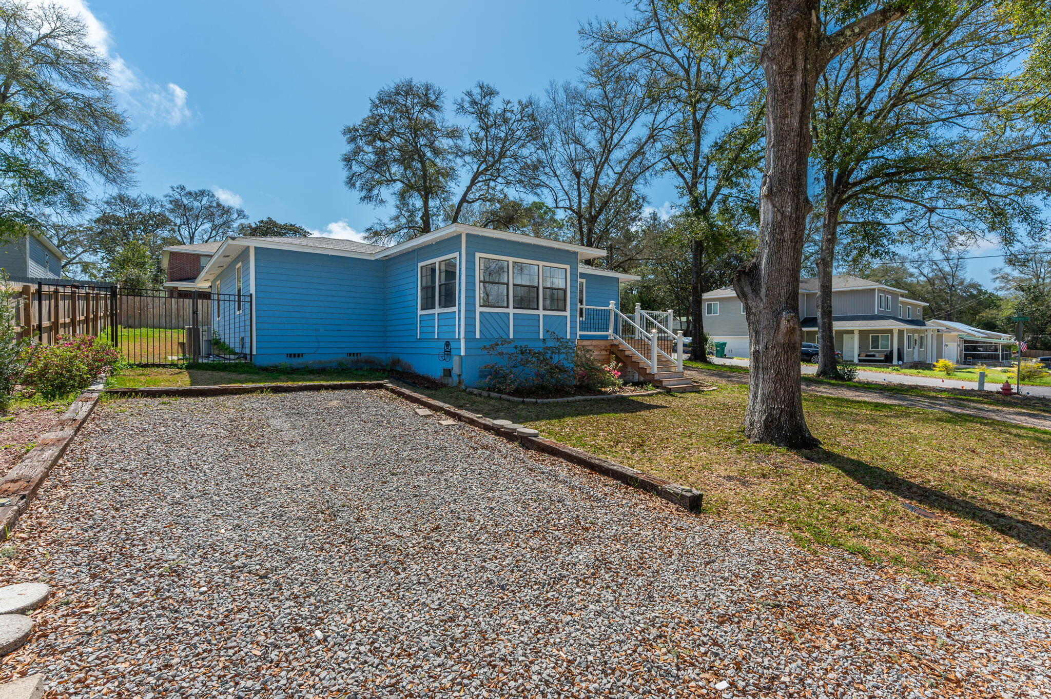 POWELL S/D NICEVILLE LOT 1 & SW1/2 OF LOT 2 - Residential