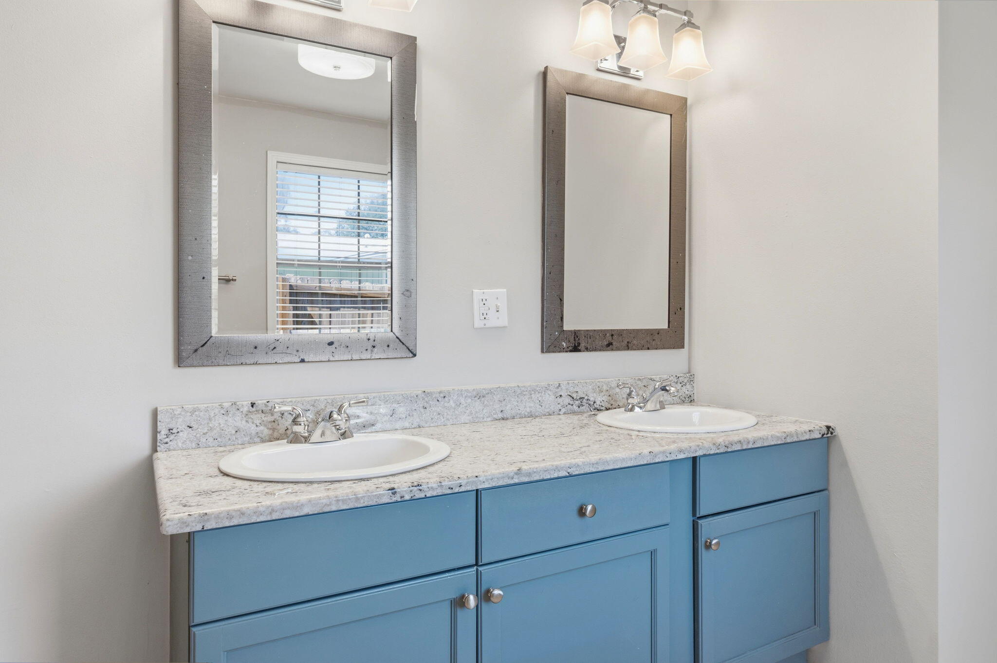 POWELL S/D NICEVILLE LOT 1 & SW1/2 OF LOT 2 - Residential