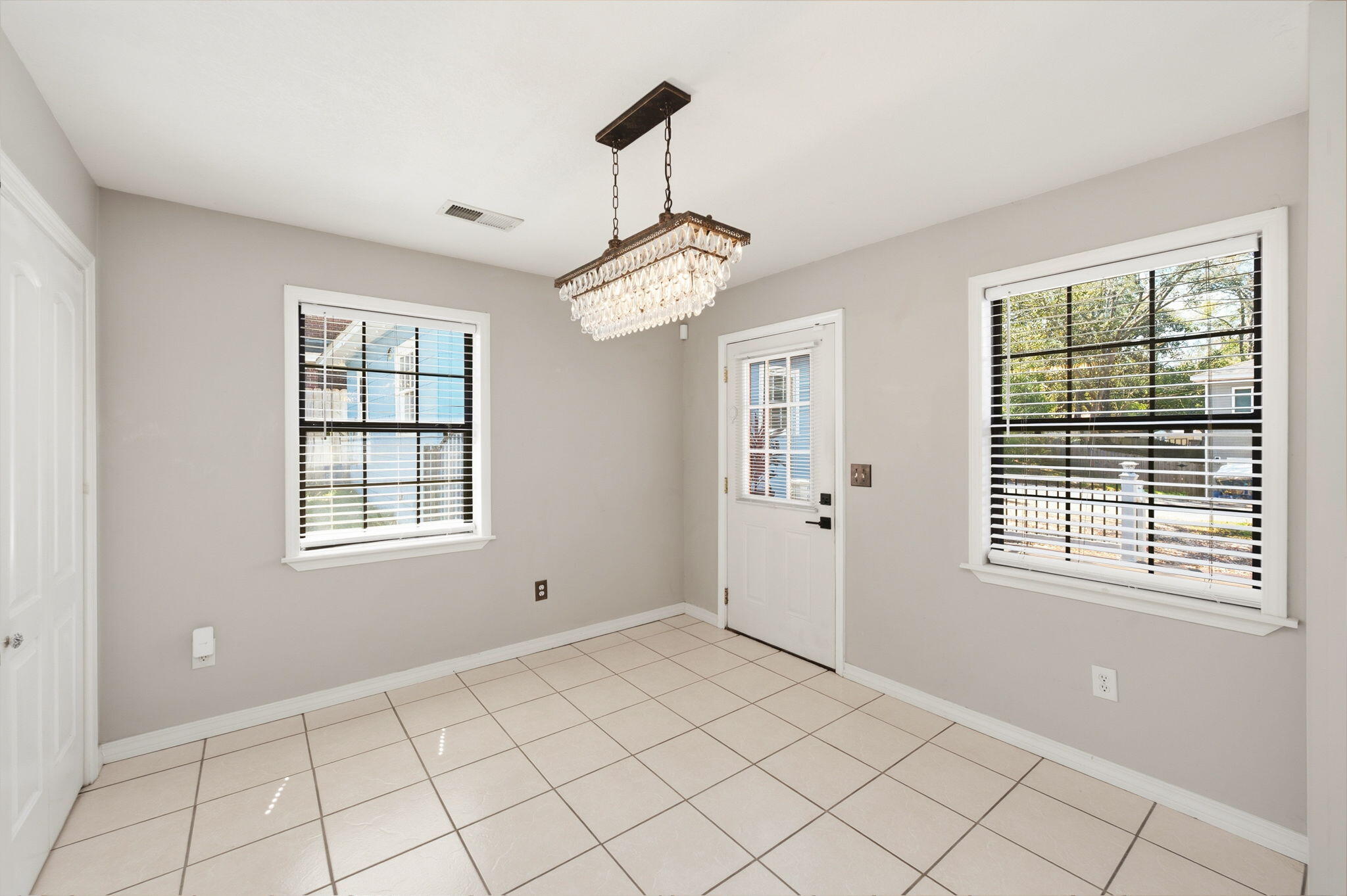 POWELL S/D NICEVILLE LOT 1 & SW1/2 OF LOT 2 - Residential