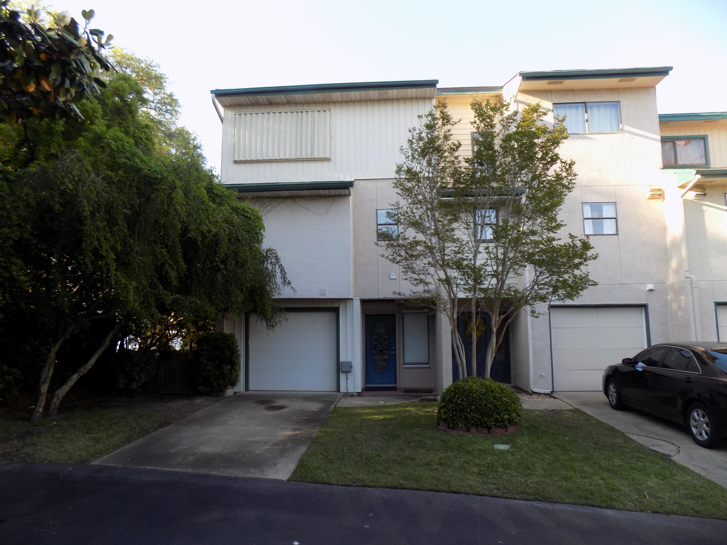 BAYOU PINES T/H - Residential