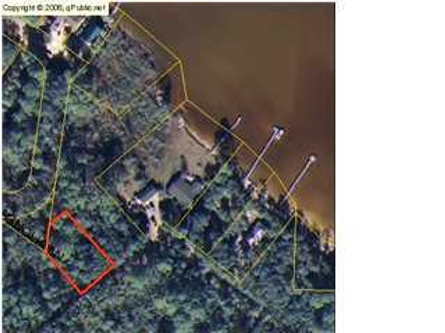 Bay View lot on privatly MAINTAINED (dead end lane) - .43 acre +/-... Bay within 200'... Beautiful, Old (huge) hardwoods and pines cover the lot... Public water & sewer IS available)... Very Private... close to schools and shopping... High & Dry lot (has been bushhogged so you can walk it).... BAYVIEW home site potential... Seller is a licensed Florida real estate broker... OWNER FINANCING is available... SITE IS .43 ACRE - SURVEY ON FILE - Land Use is ''NPA/infill'' - duplex or lot split is possible... Listing Broker/Salesperson has ownership interest in the property.