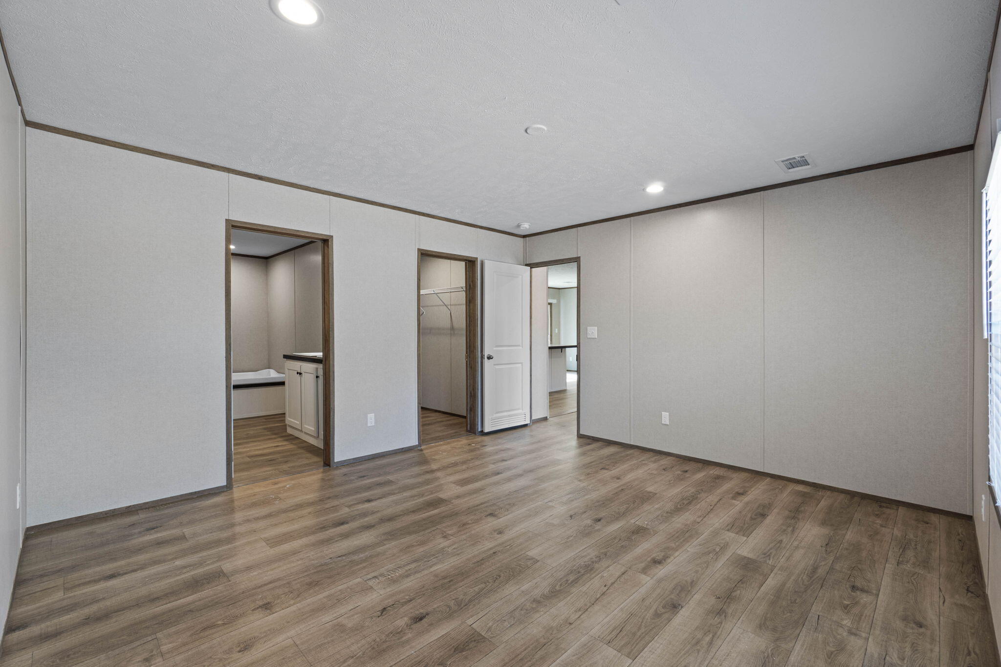 OAKWOOD LAKES ESTATES - Residential