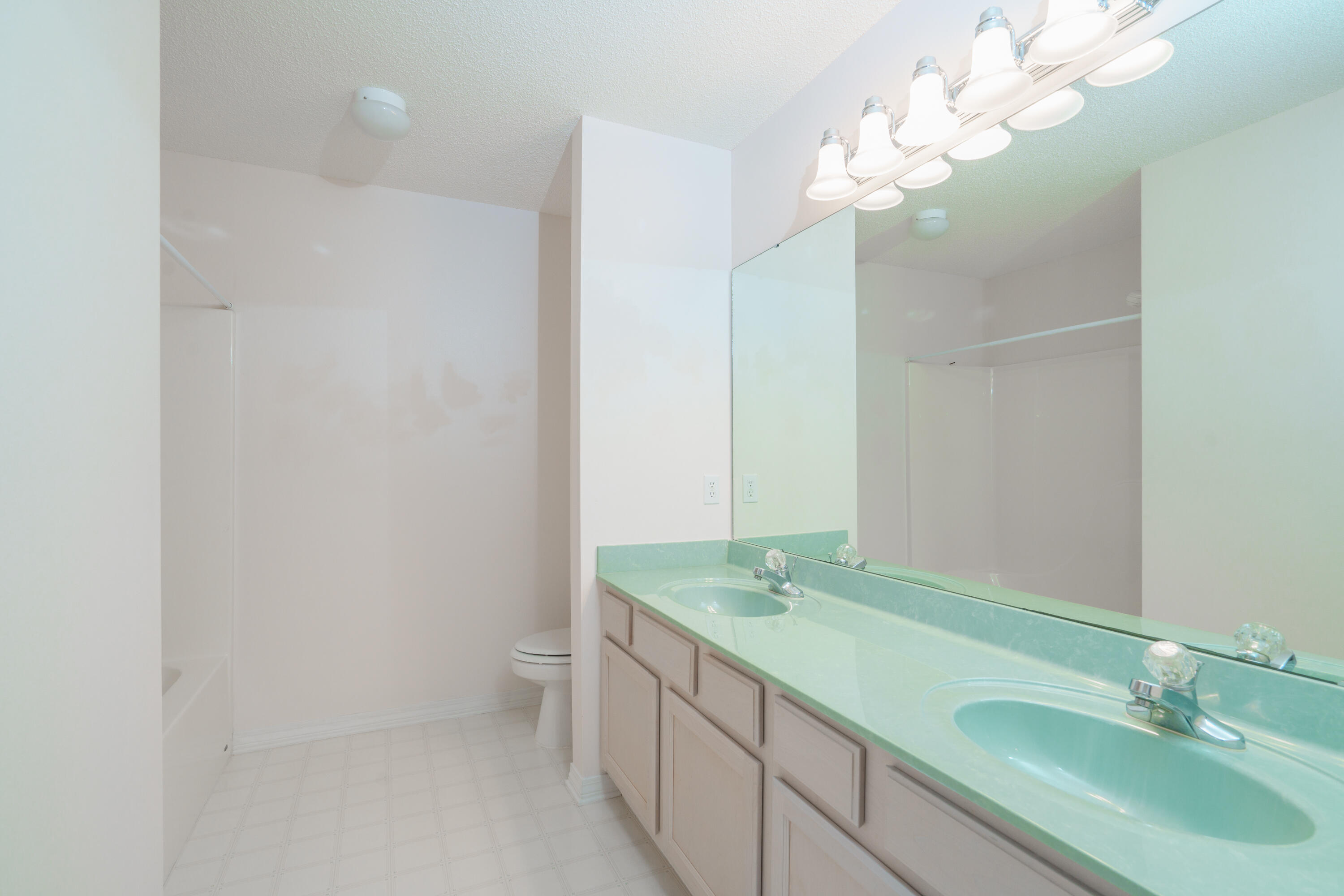 MAGNOLIA SQUARE - Residential