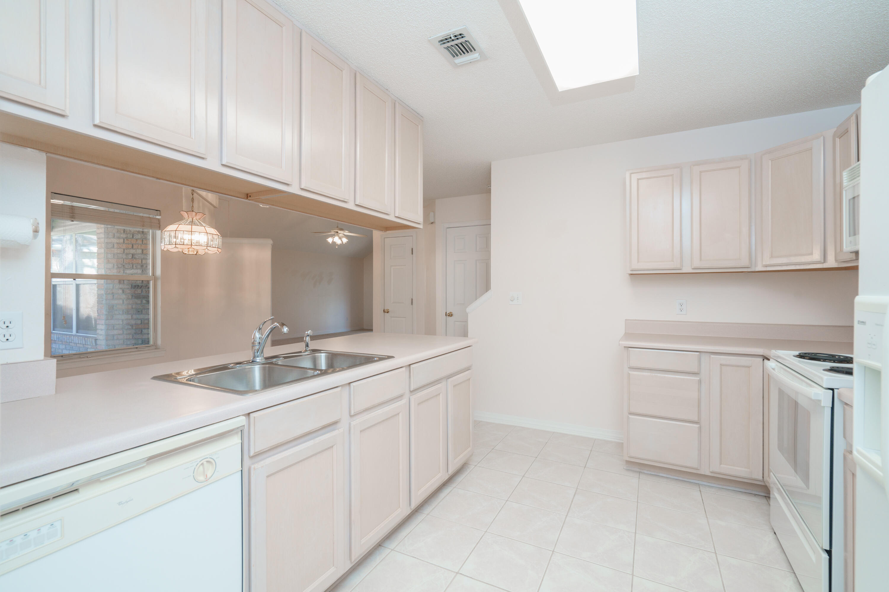 MAGNOLIA SQUARE - Residential