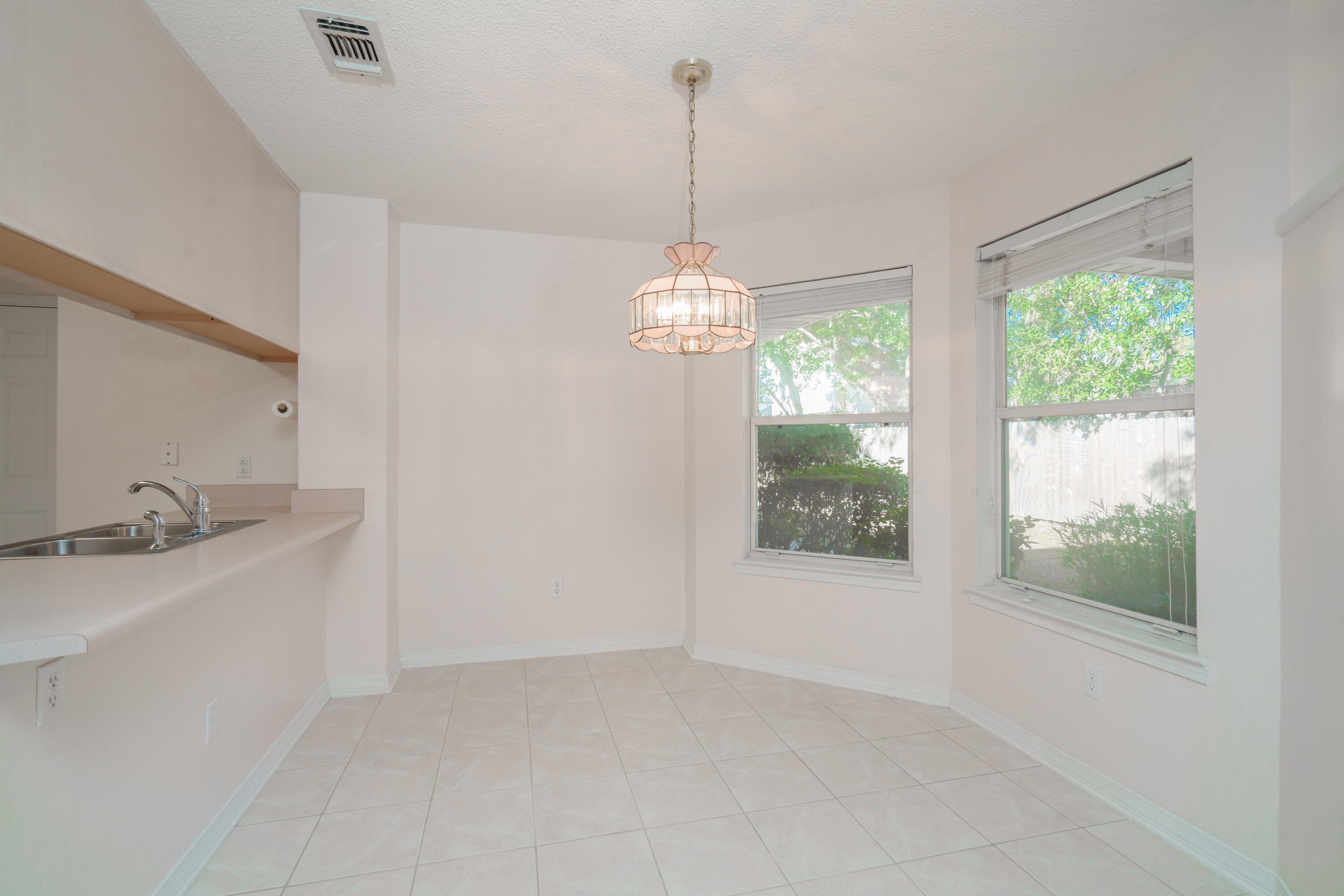 MAGNOLIA SQUARE - Residential