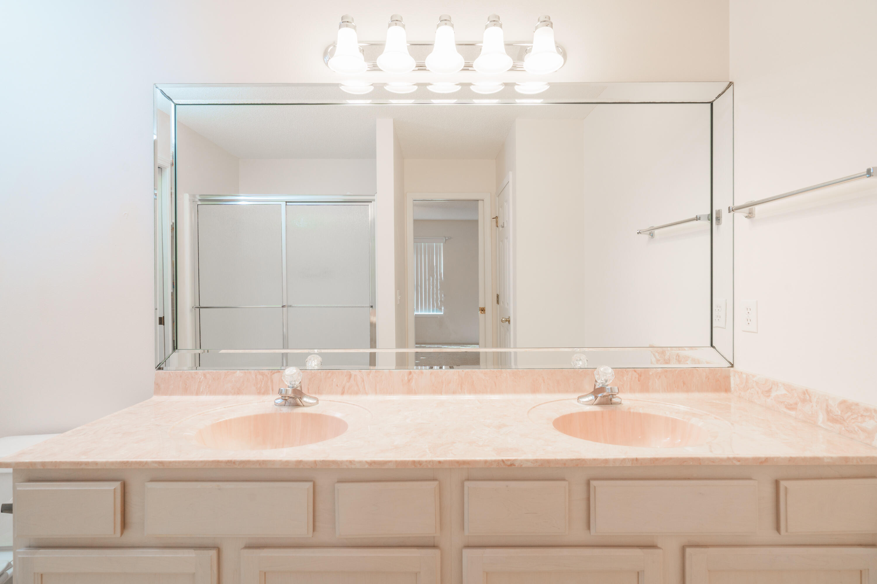 MAGNOLIA SQUARE - Residential