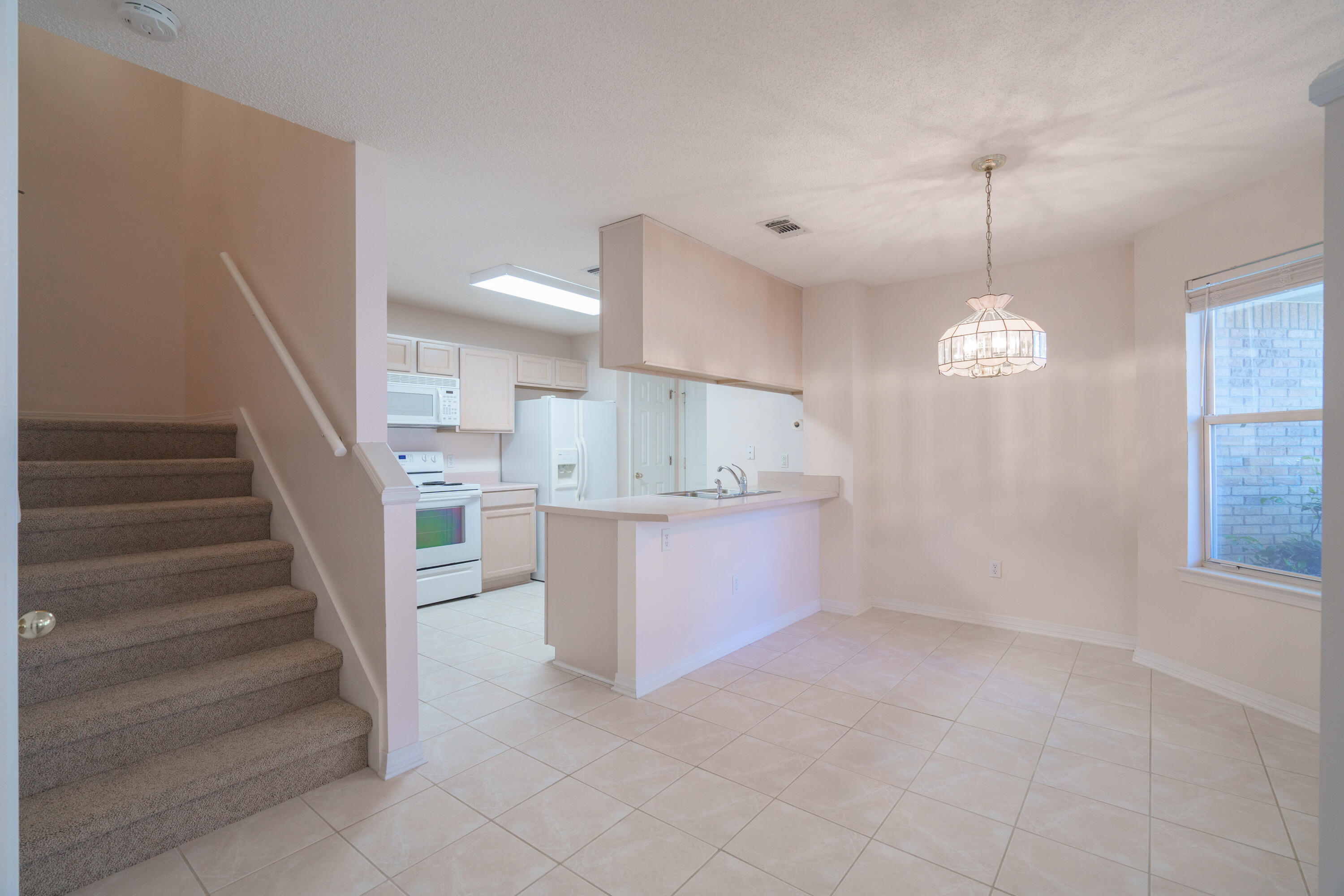 MAGNOLIA SQUARE - Residential