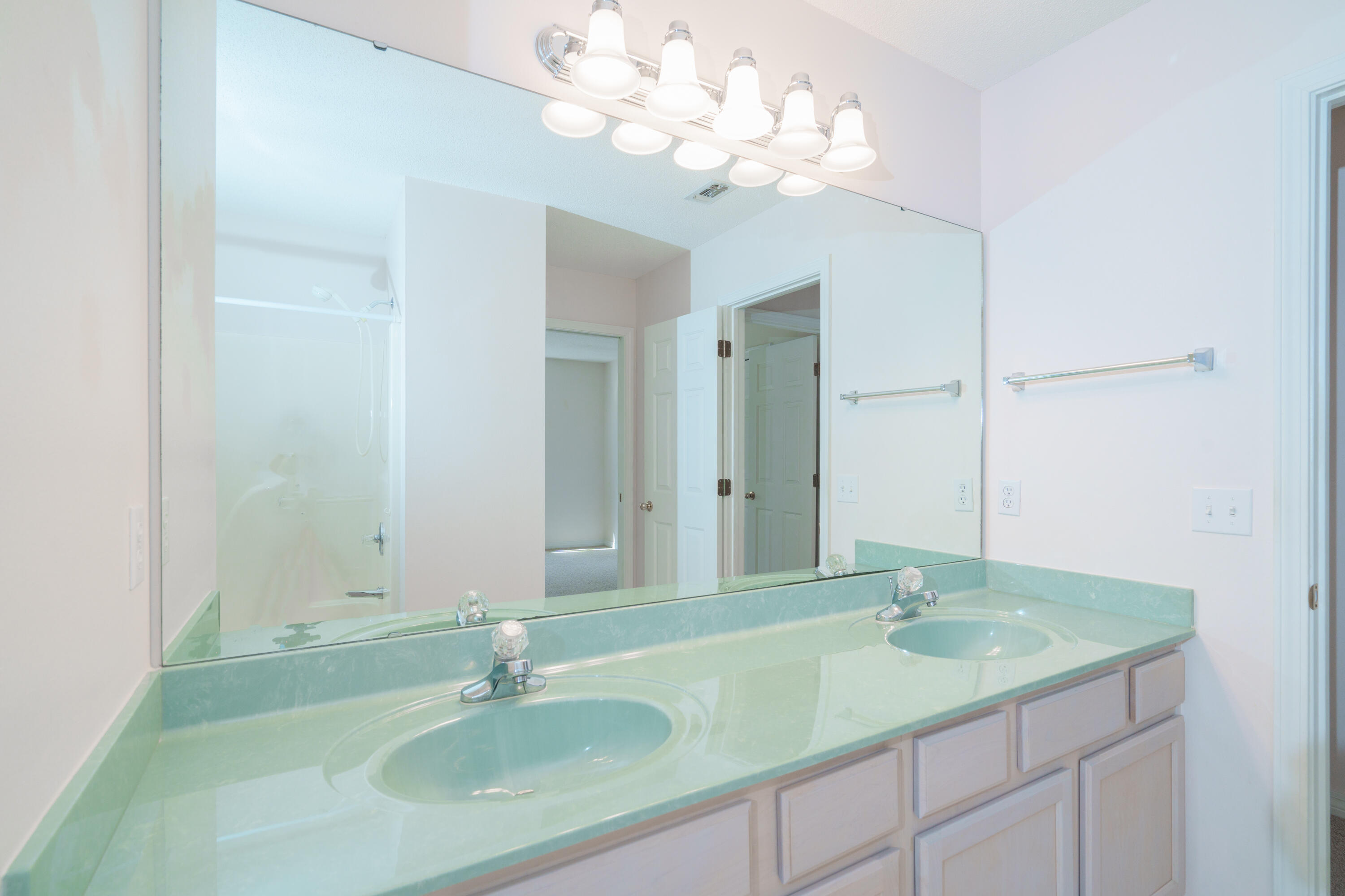 MAGNOLIA SQUARE - Residential