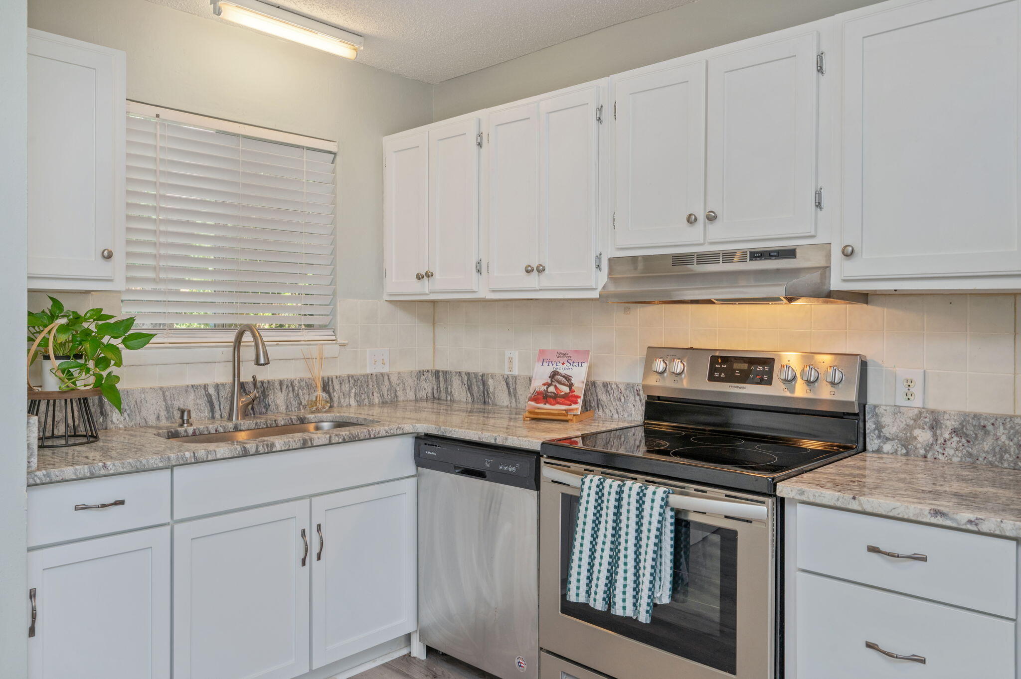 COLLEGE PARK CONDO - Residential