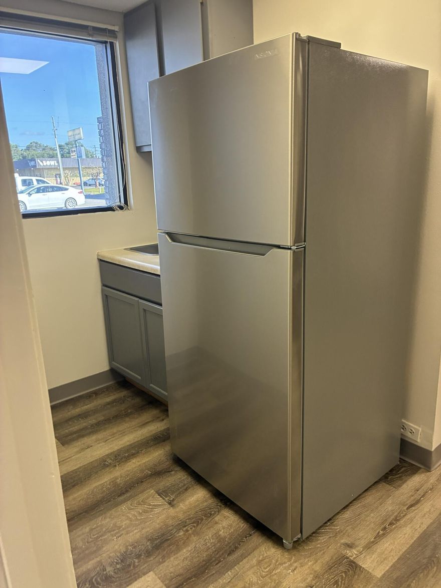 Discover a versatile commercial property at 107 Lewis St, Fort Walton Beach, FL, ideally suited for a variety of professional and wellness-focused businesses. The open layout and thoughtful design make it perfect for traditional office setups or alternative uses such as a massage therapy studio, pilates, yoga, wellness center, art or dance studio, tutoring center, counselling or therapy, and photography! For a virtual tour: https://tour.pivo.app/view/81b0978a-b47d-4e20-8c34-819f53cf1d16