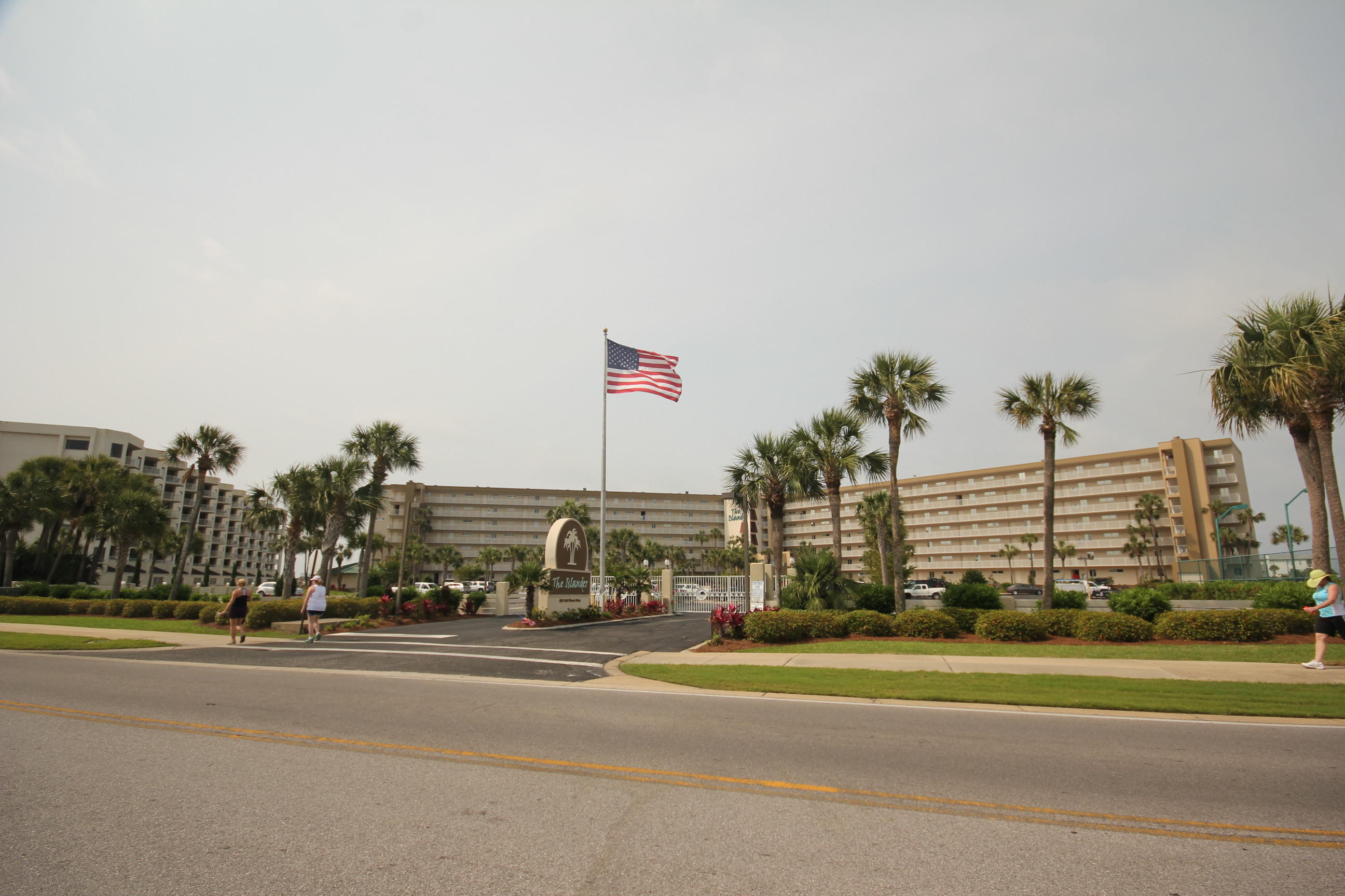 ISLANDER CONDO - Residential