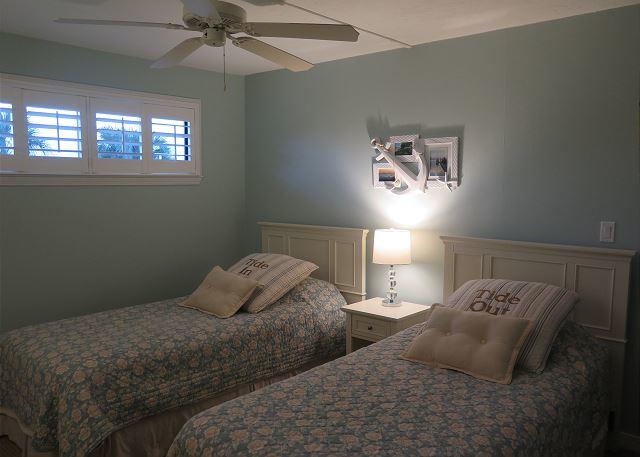 ISLANDER CONDO - Residential