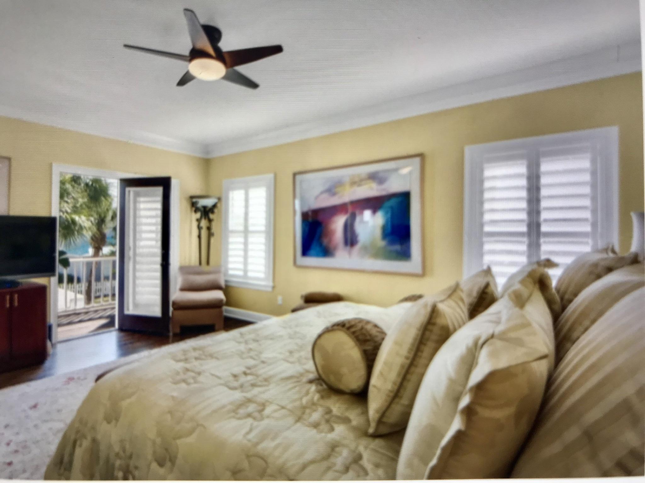 CRYSTAL SHORES - Residential