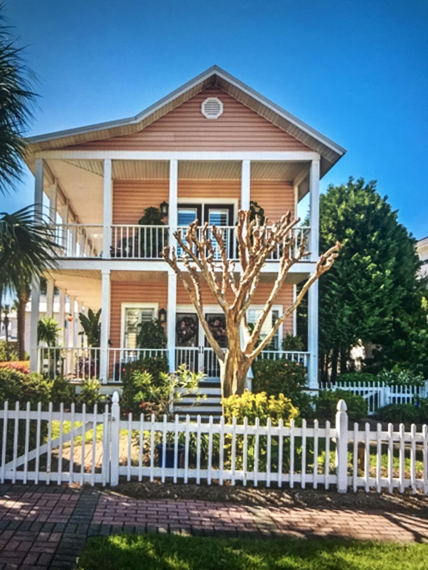 CRYSTAL SHORES - Residential