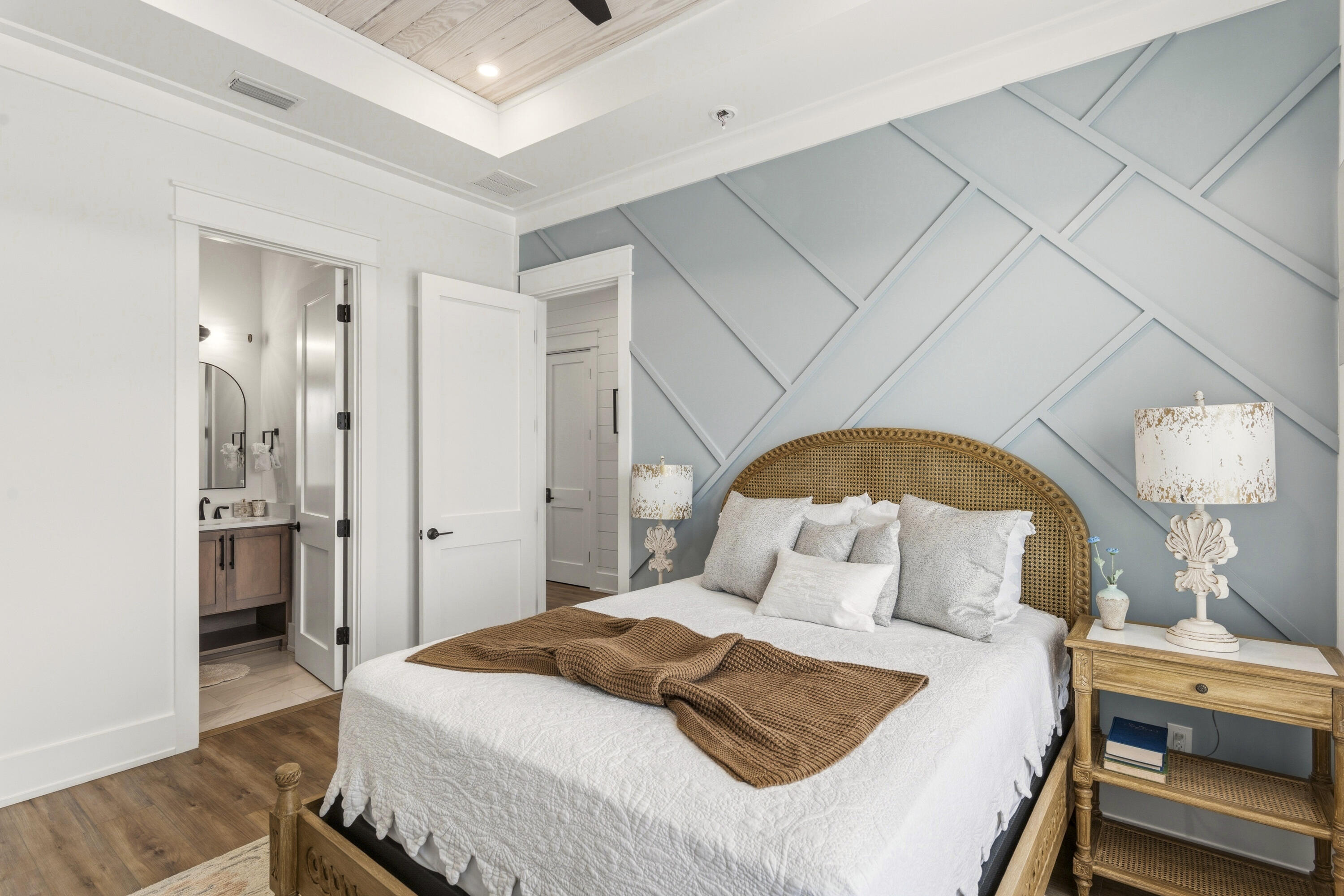 LULLWATER BEACH - Residential