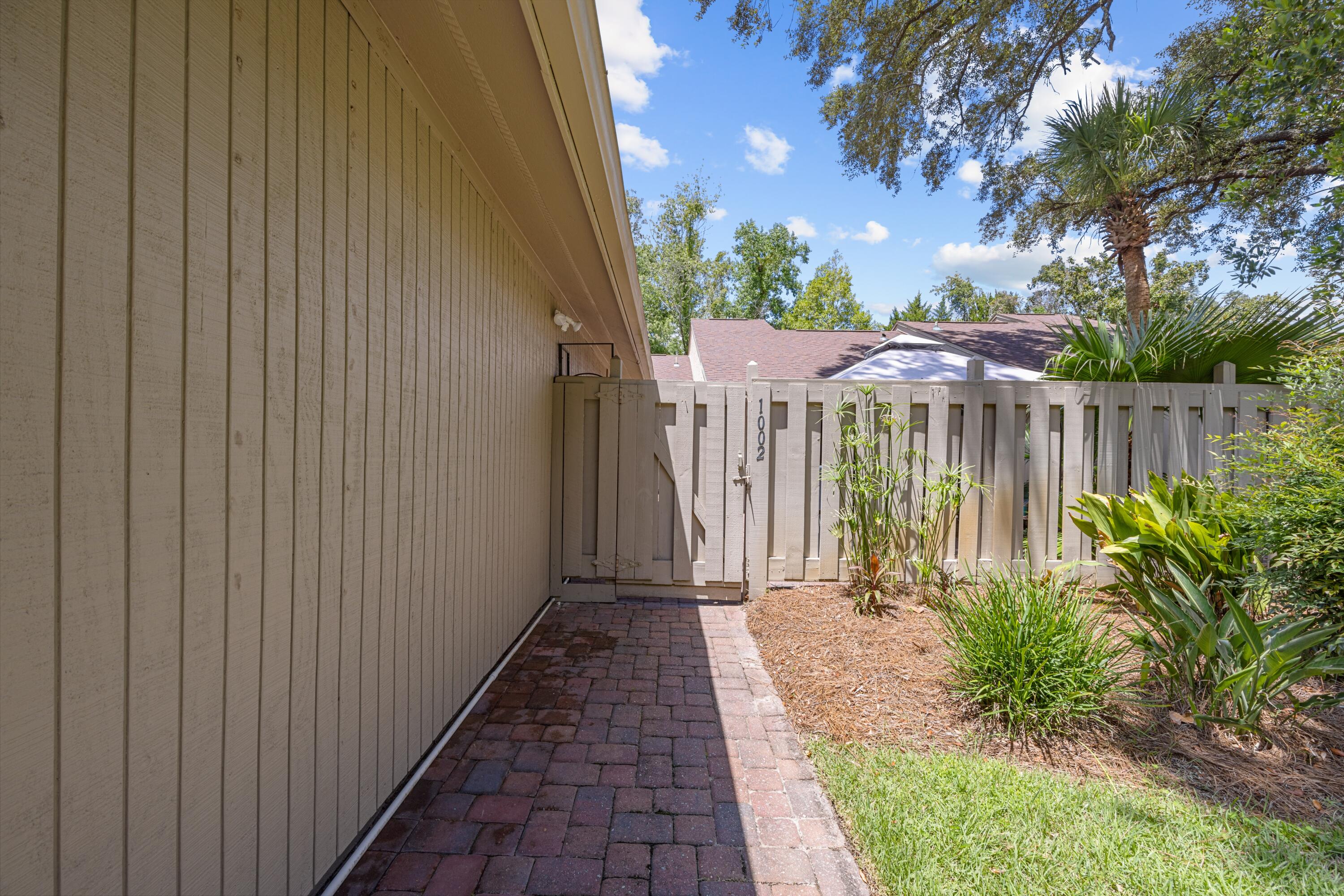 ROYAL OAK VILLAGE III-B LOT 1002 - Residential