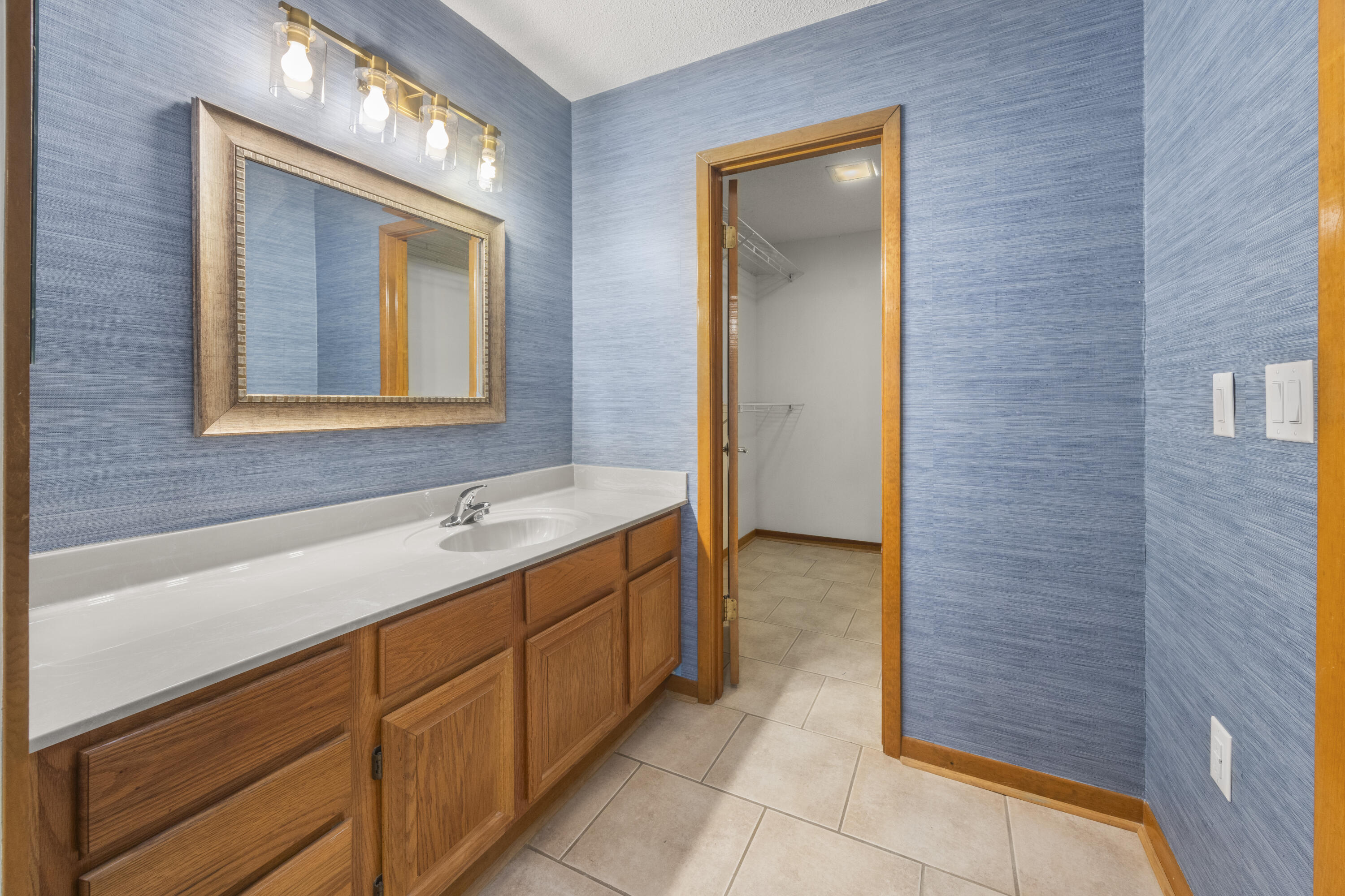 ROYAL OAK VILLAGE III-B LOT 1002 - Residential